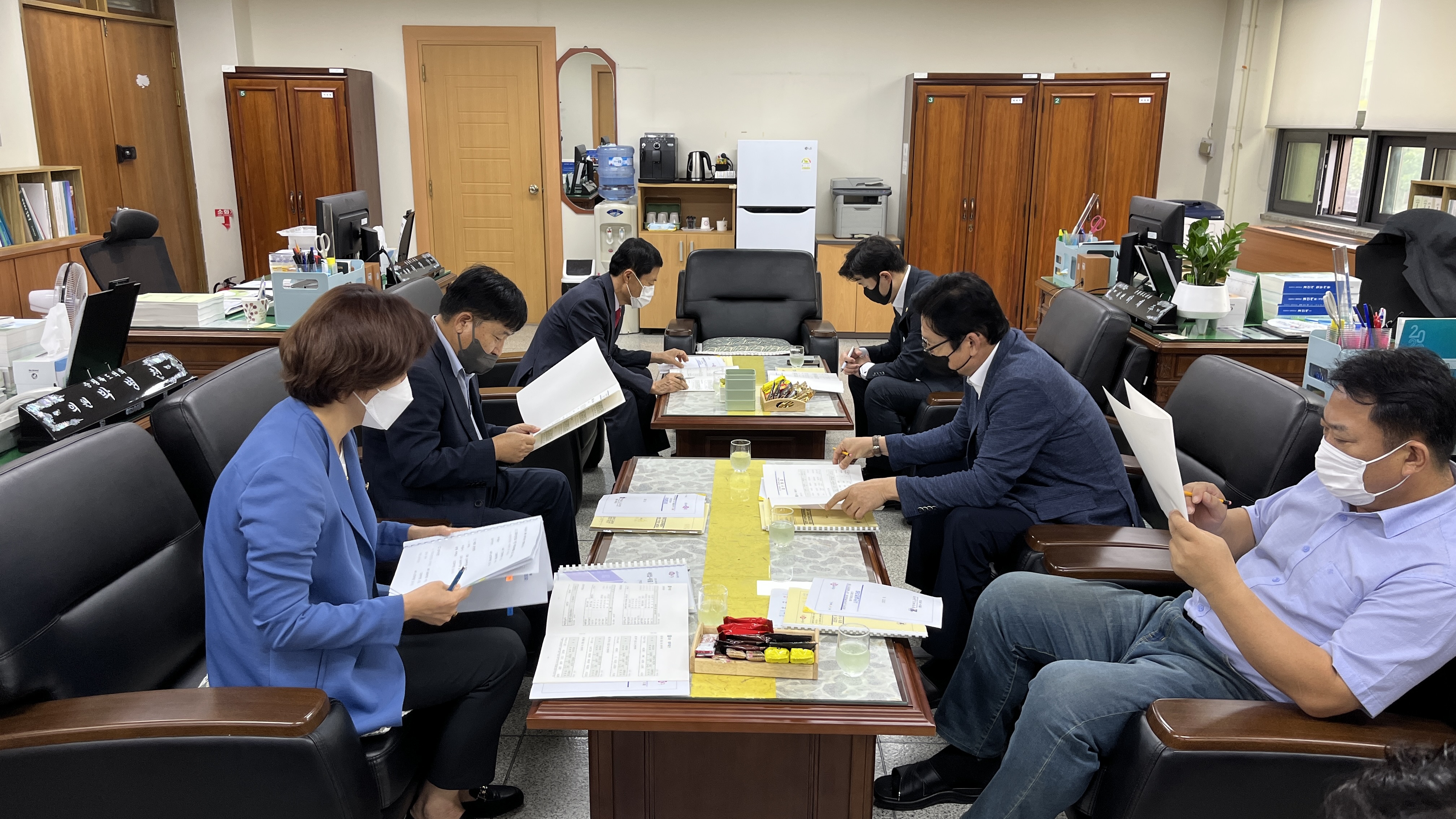 교육위원회, 집행청(충청북도교육청 예산과‧재무과‧시설과)과의 설명 간담회 실시 - 1