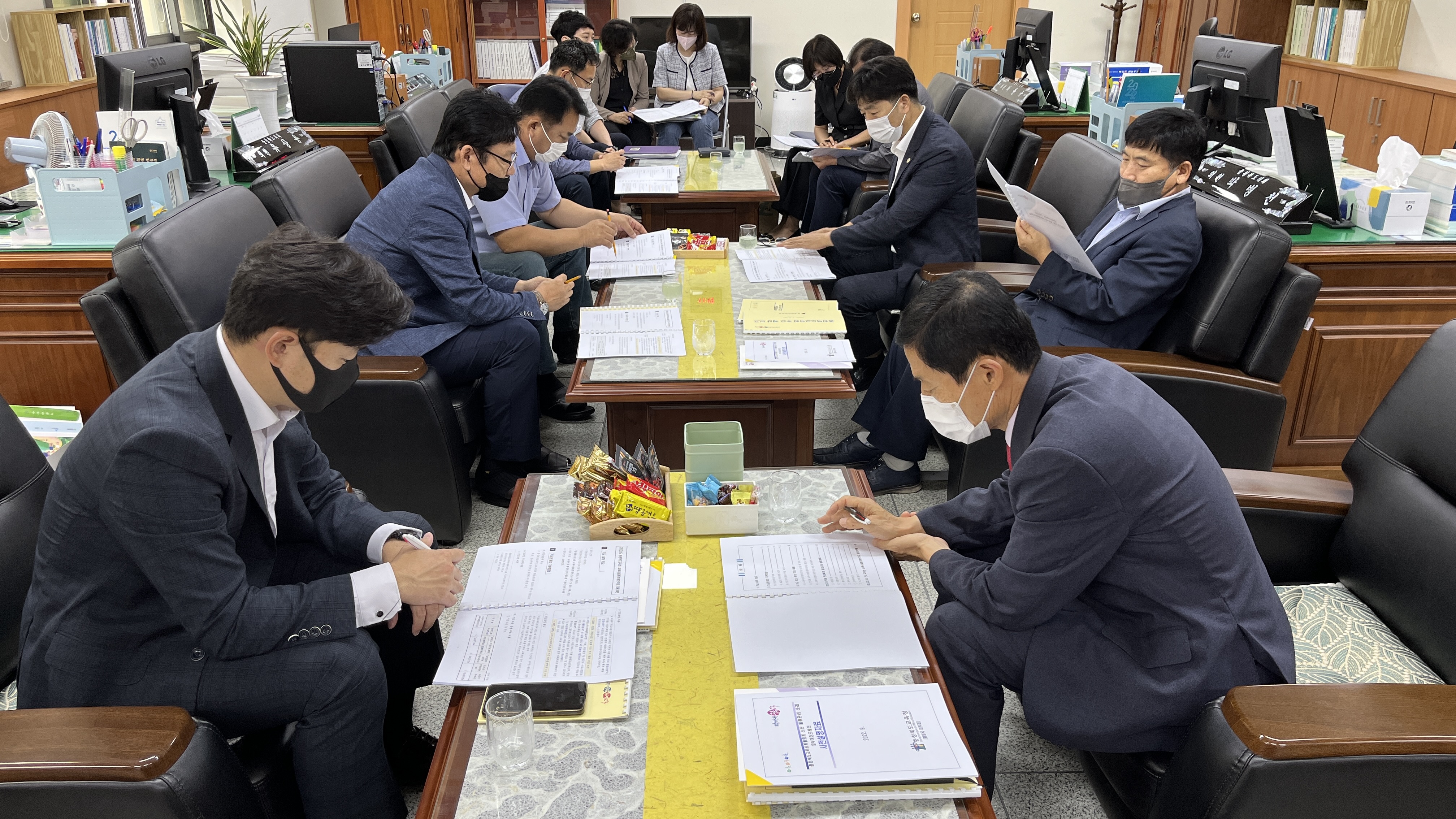 교육위원회, 집행청(충청북도교육청 예산과‧재무과‧시설과)과의 설명 간담회 실시 - 2