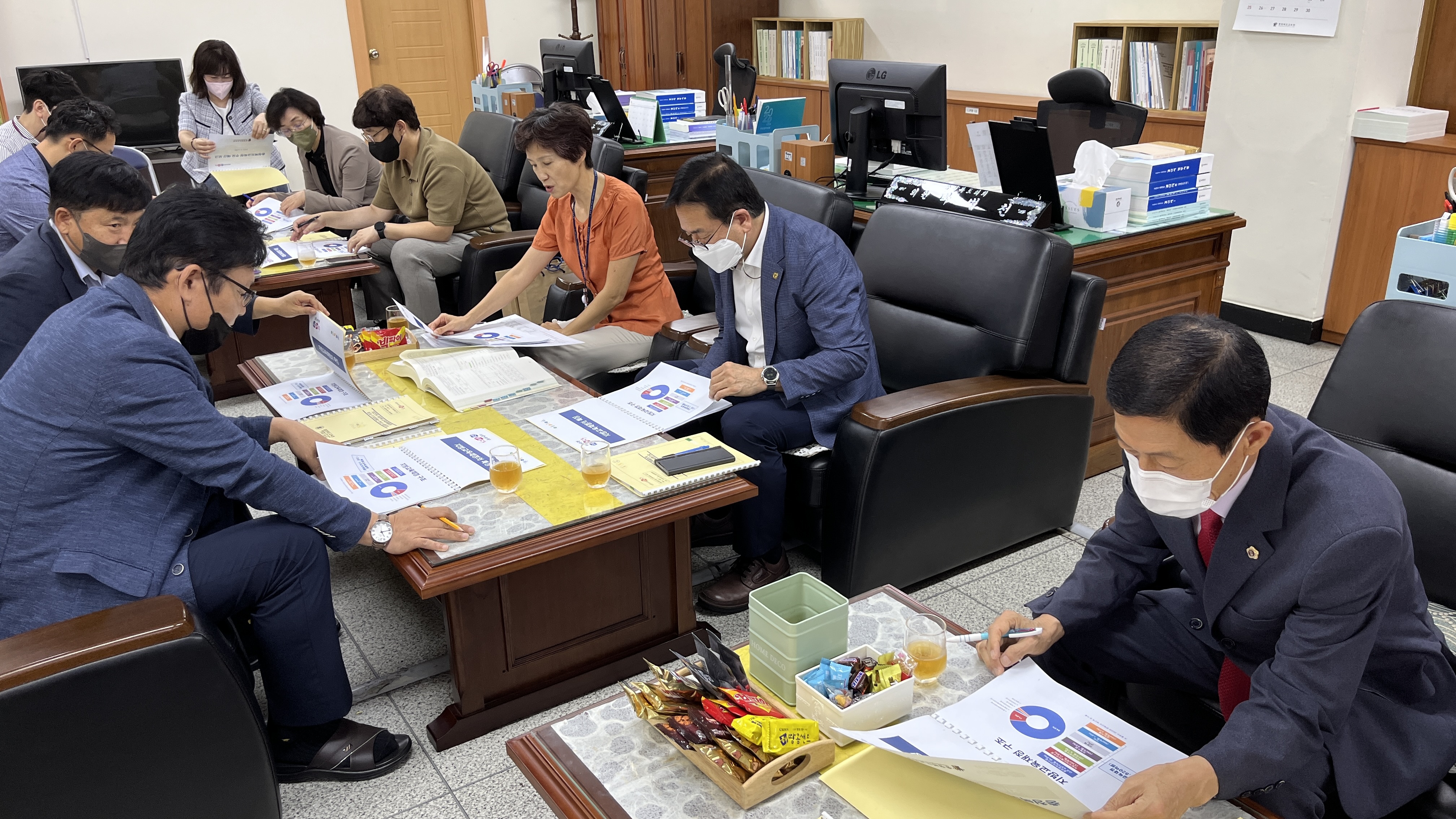 교육위원회, 집행청(충청북도교육청 예산과‧재무과‧시설과)과의 설명 간담회 실시 - 3