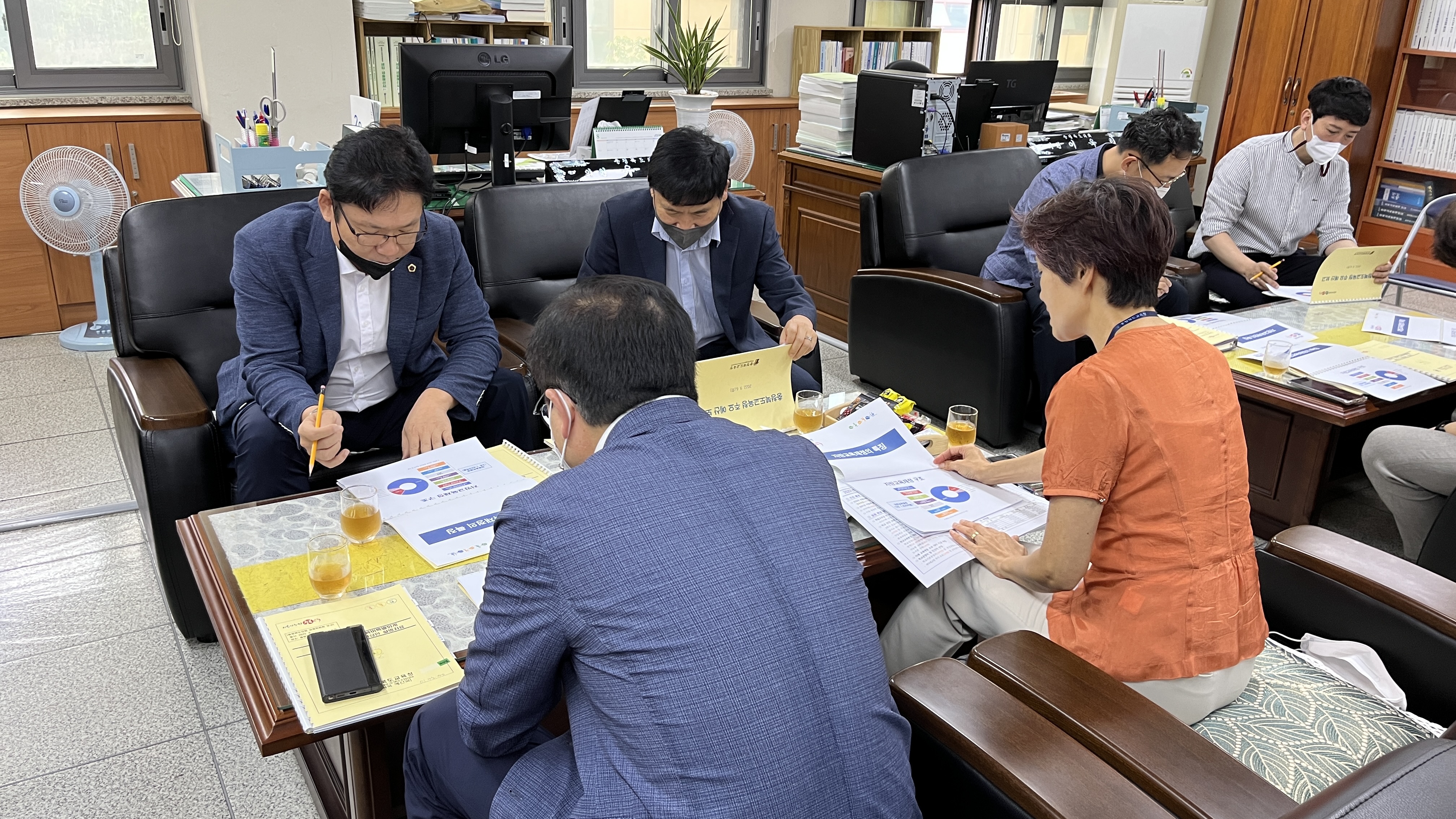 교육위원회, 집행청(충청북도교육청 예산과‧재무과‧시설과)과의 설명 간담회 실시 - 4