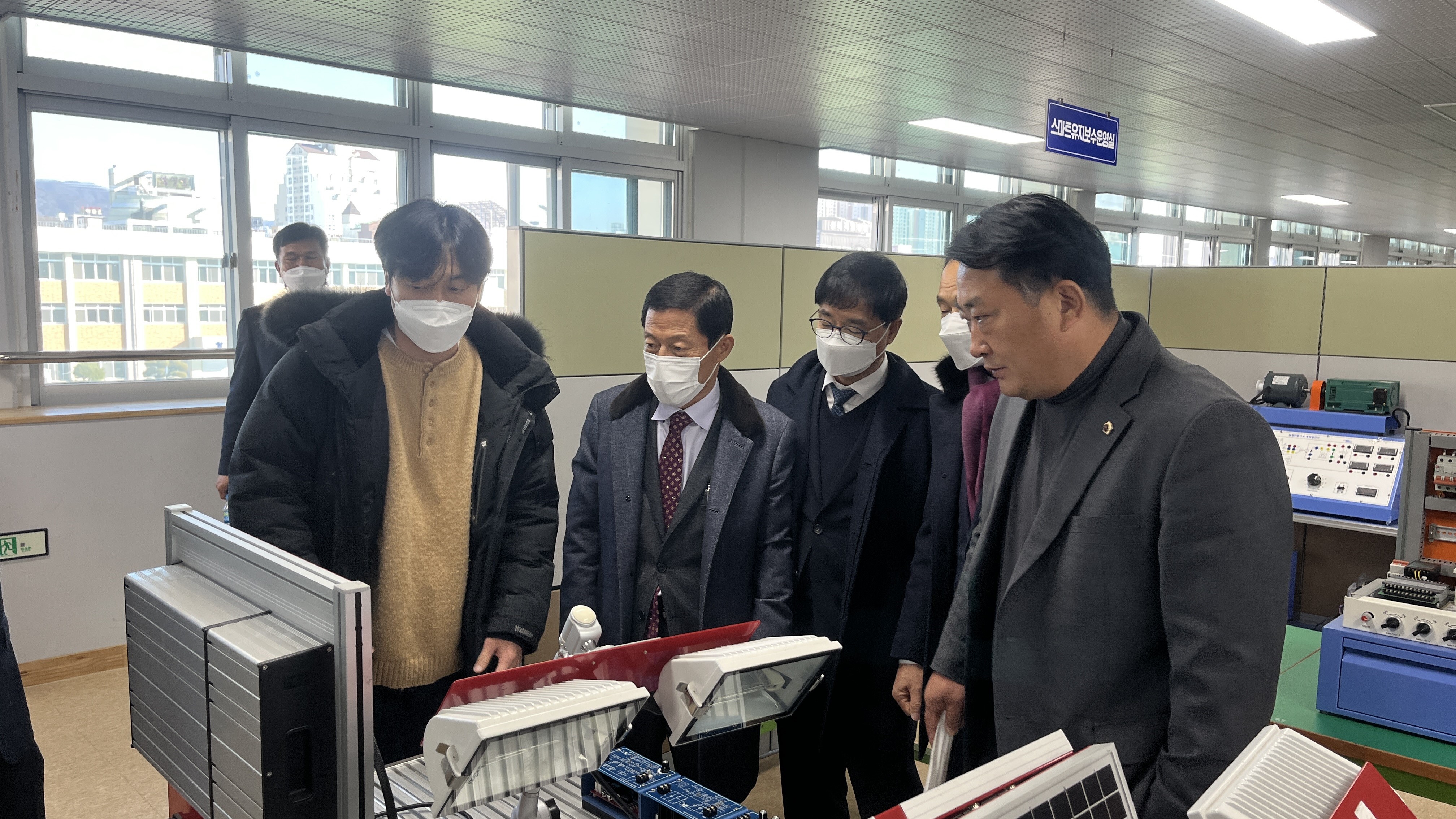 교육위원회, 충북학교미디어센터 공사현장 방문 및 청주공고 학과개편 보고 받아 - 3