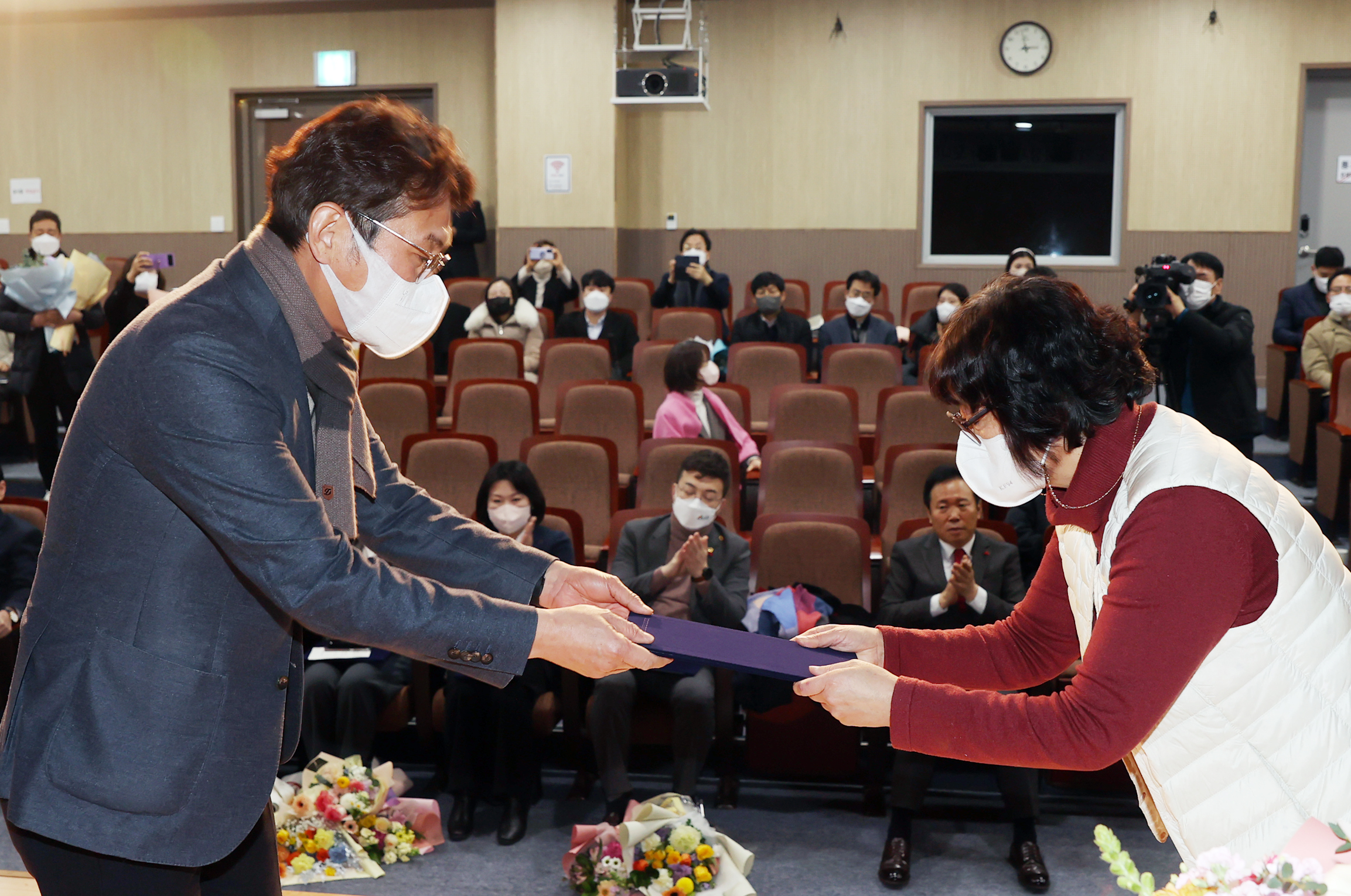 이정범 의원,  행정사무감사 우수의원 수상(충북생활정치여성연대 주관) - 2