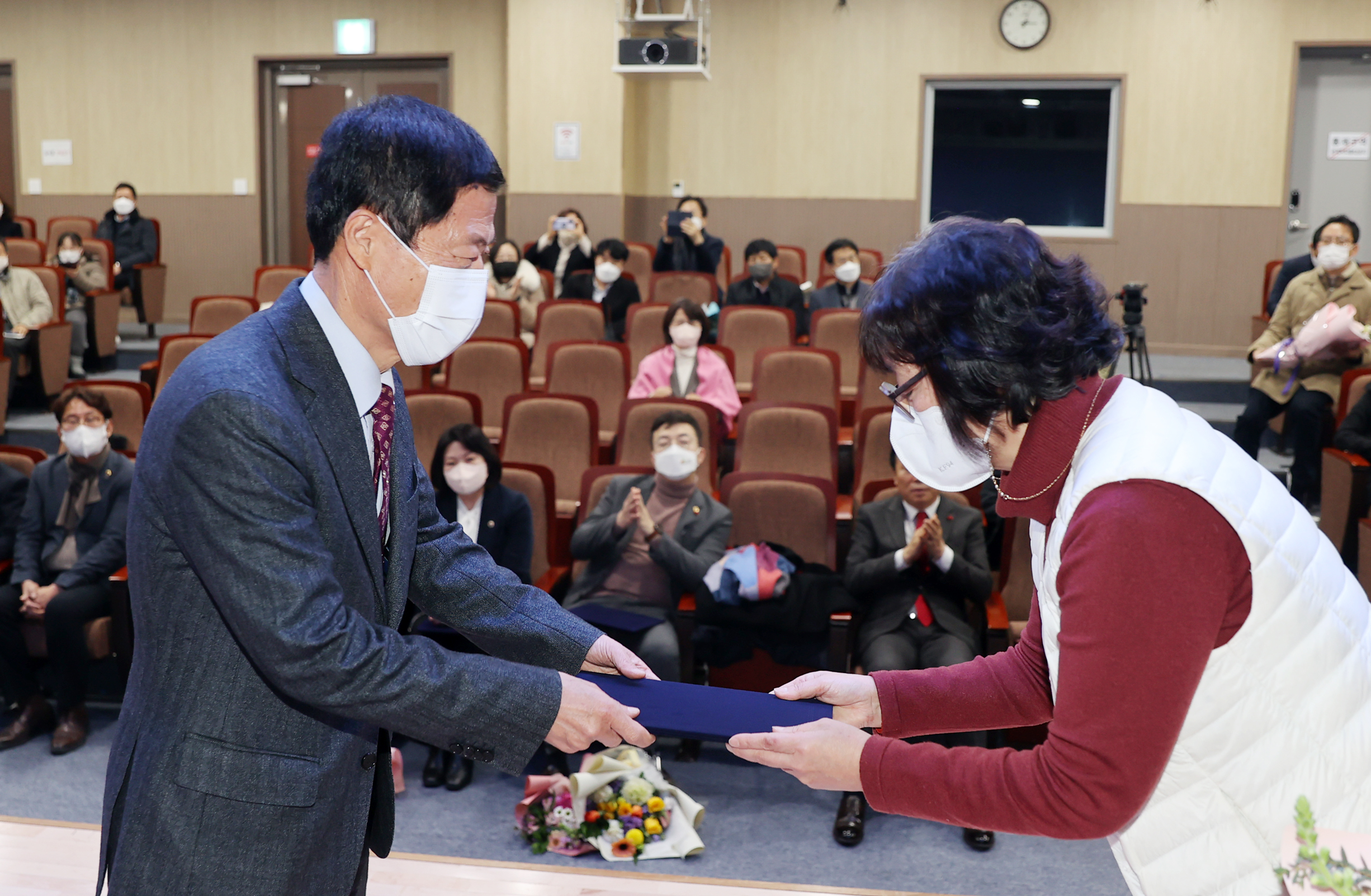 교육위원회, 행정사무감사 우수상임위 수상(충북생활정치여성연대 주관) - 2