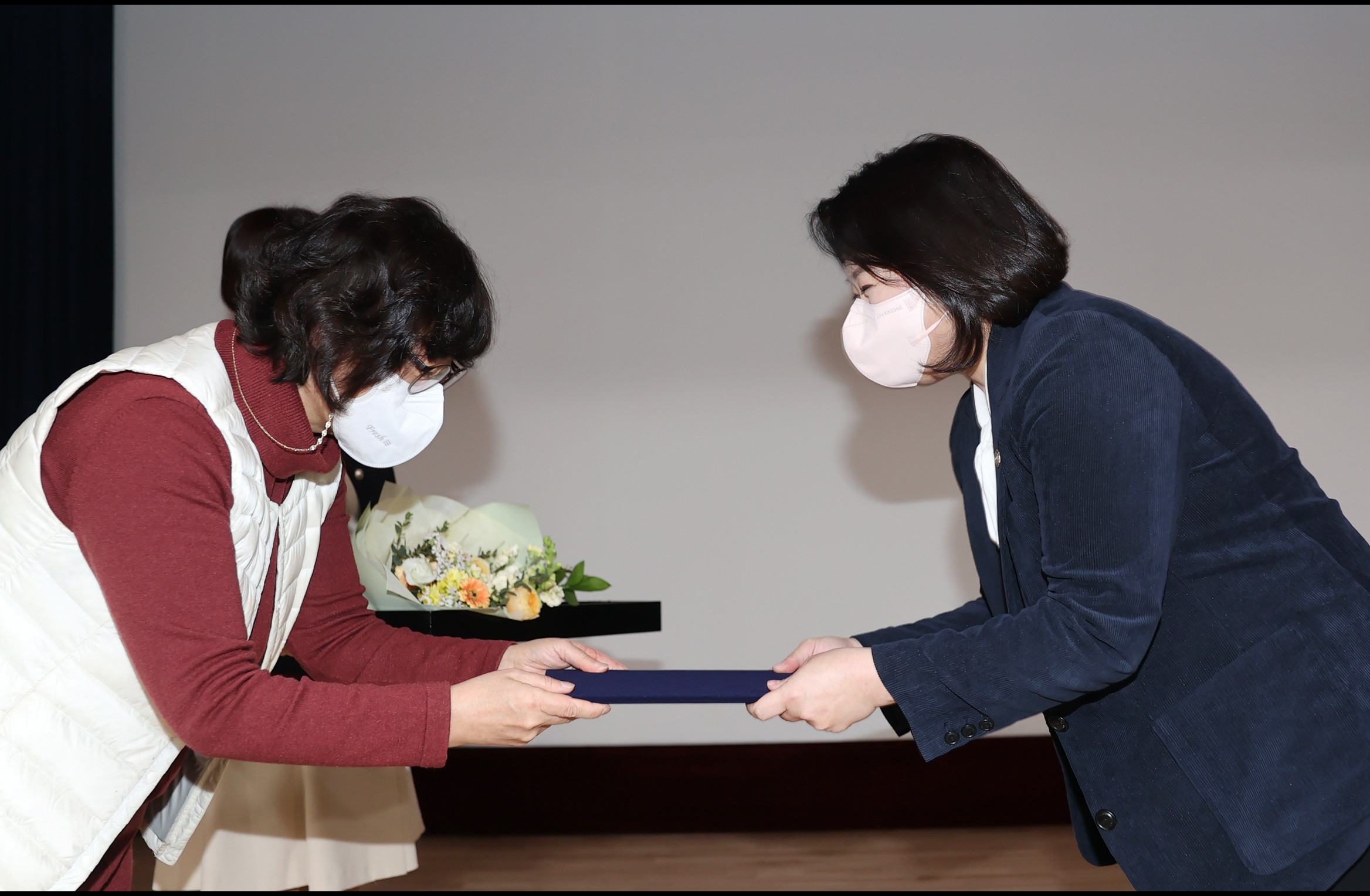 박진희 의원, 행정사무감사 우수의원상 수상(충북생활정치여성연대 주관) - 2
