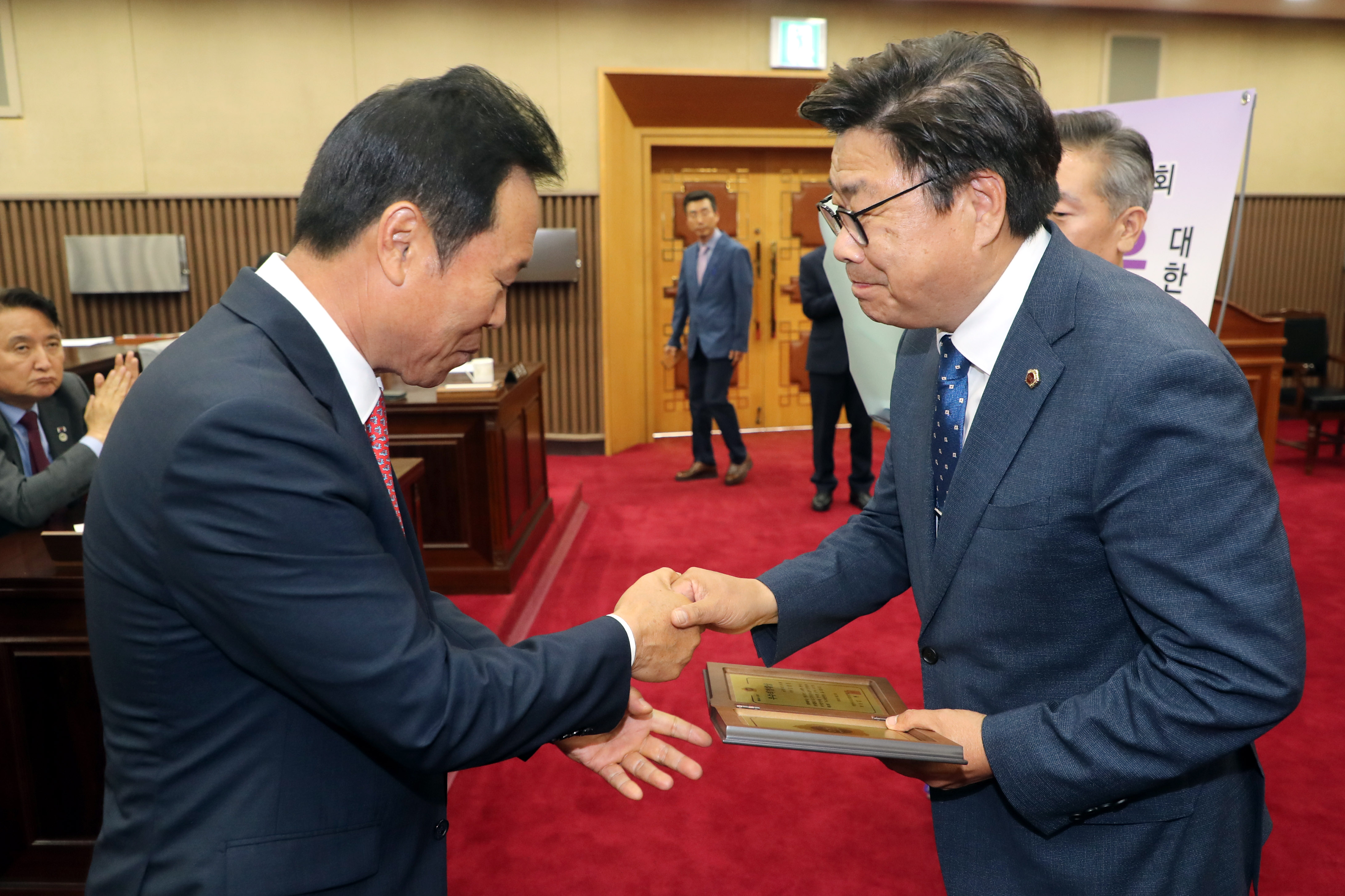 김정일 정책복지부위원장, 제13회 우수의정대상 수상 - 1