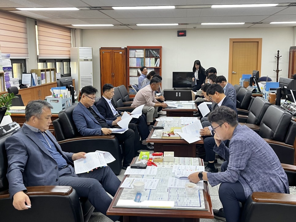 제417회 정례회 교육위원회 정례 사전 간담회(충북교육연구정보원 등 4개 기관 및 부서) - 1