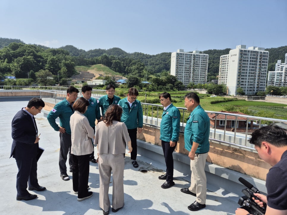 이정범 위원장, 유상용 부위원장, 김성대 의원, 박병천 의원, 박봉순 의원, 옥천 죽향초 호우 피해상황 점검(현장방문) - 2