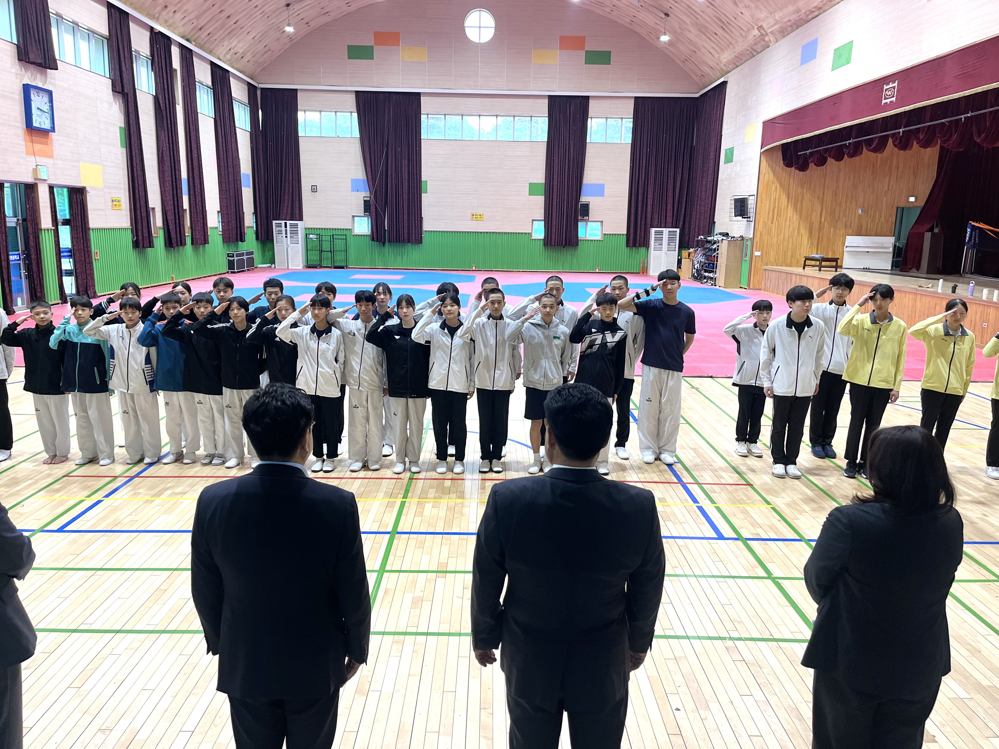 김정일, 박봉순, 박진희 의원, 제54회 전국소년체전 참가 서원중학교 태권도부 학생선수단 격려 - 3