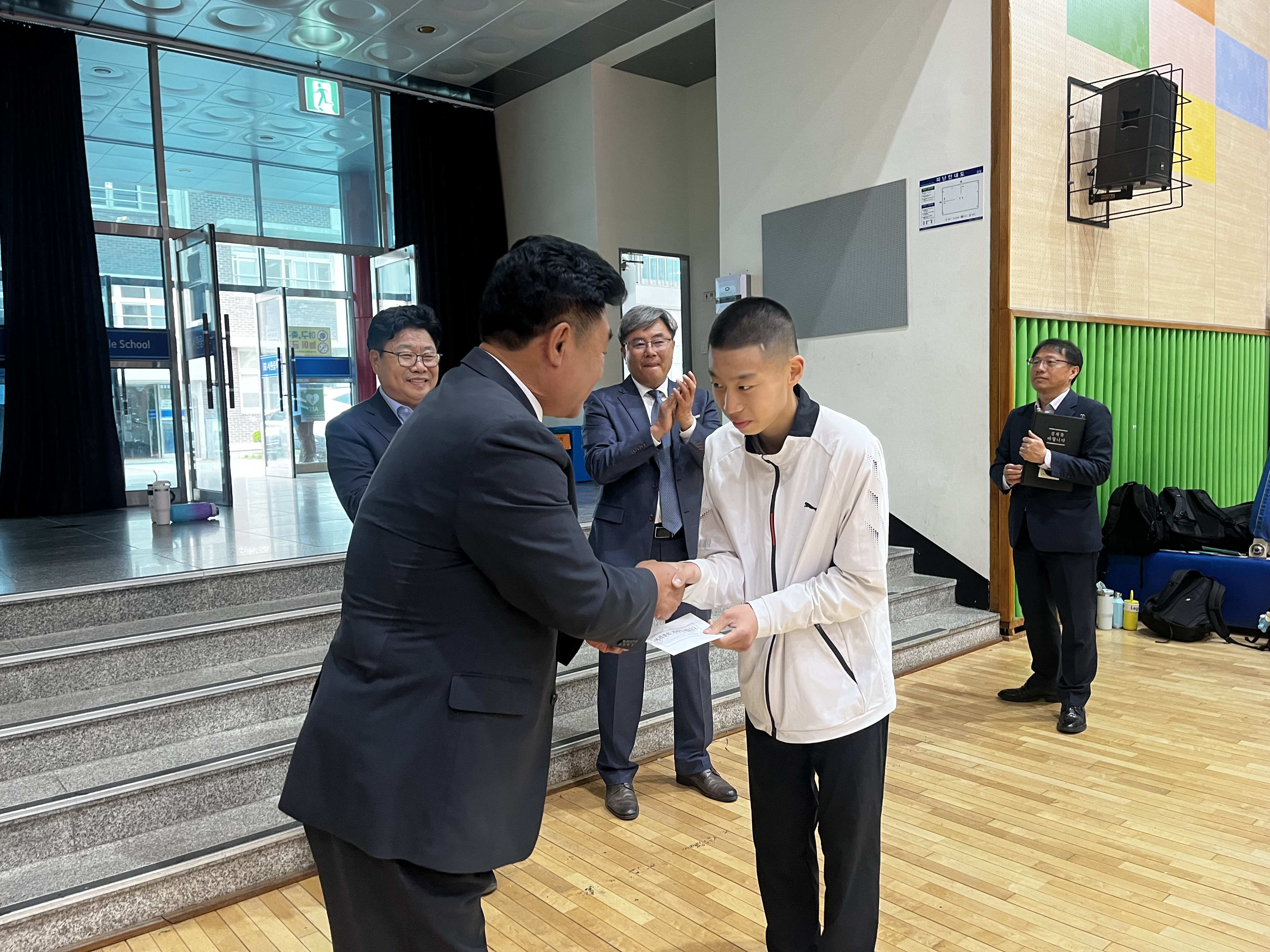 김정일, 박봉순, 박진희 의원, 제54회 전국소년체전 참가 서원중학교 태권도부 학생선수단 격려 - 4