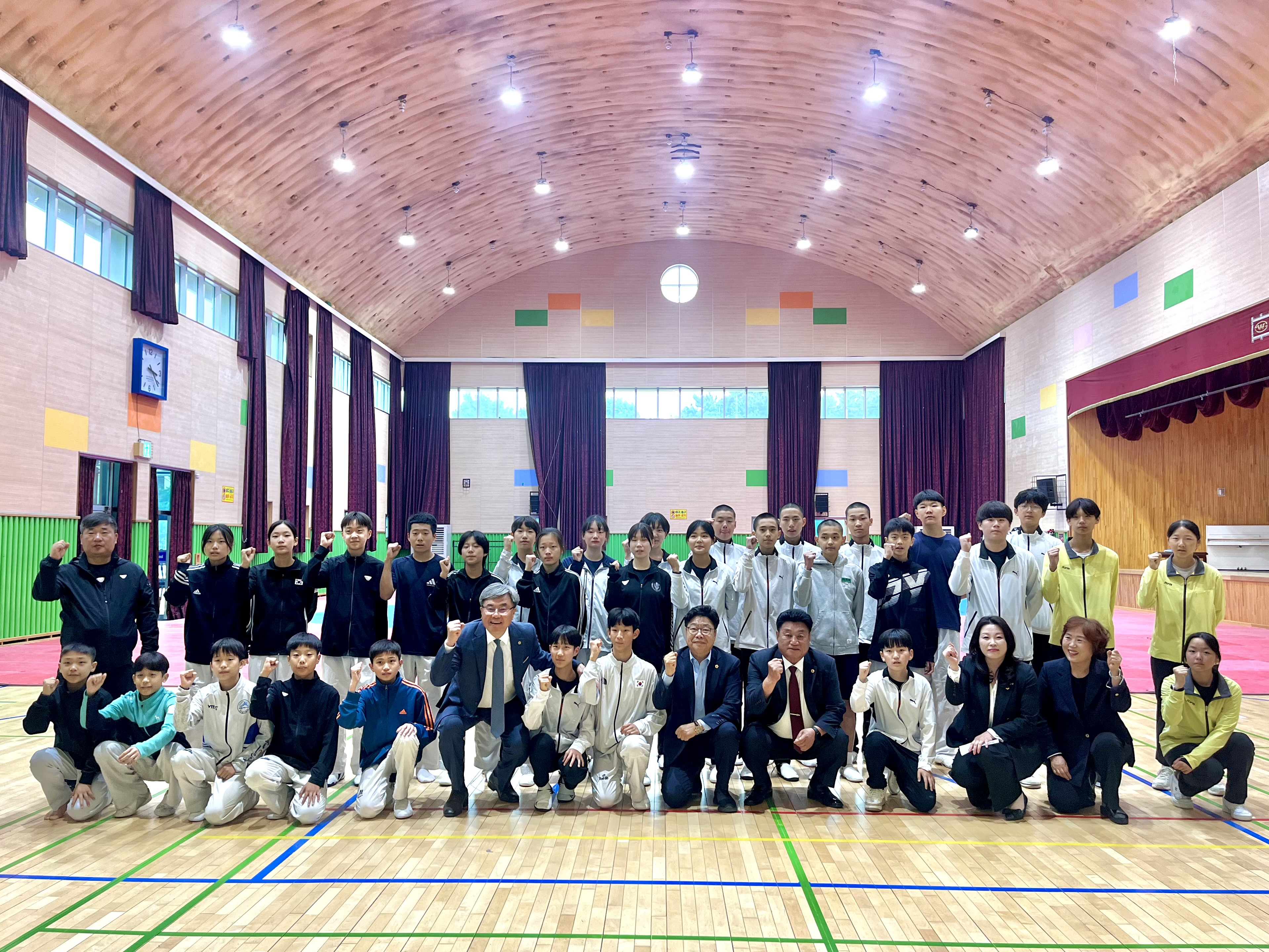 김정일, 박봉순, 박진희 의원, 제54회 전국소년체전 참가 서원중학교 태권도부 학생선수단 격려 - 5