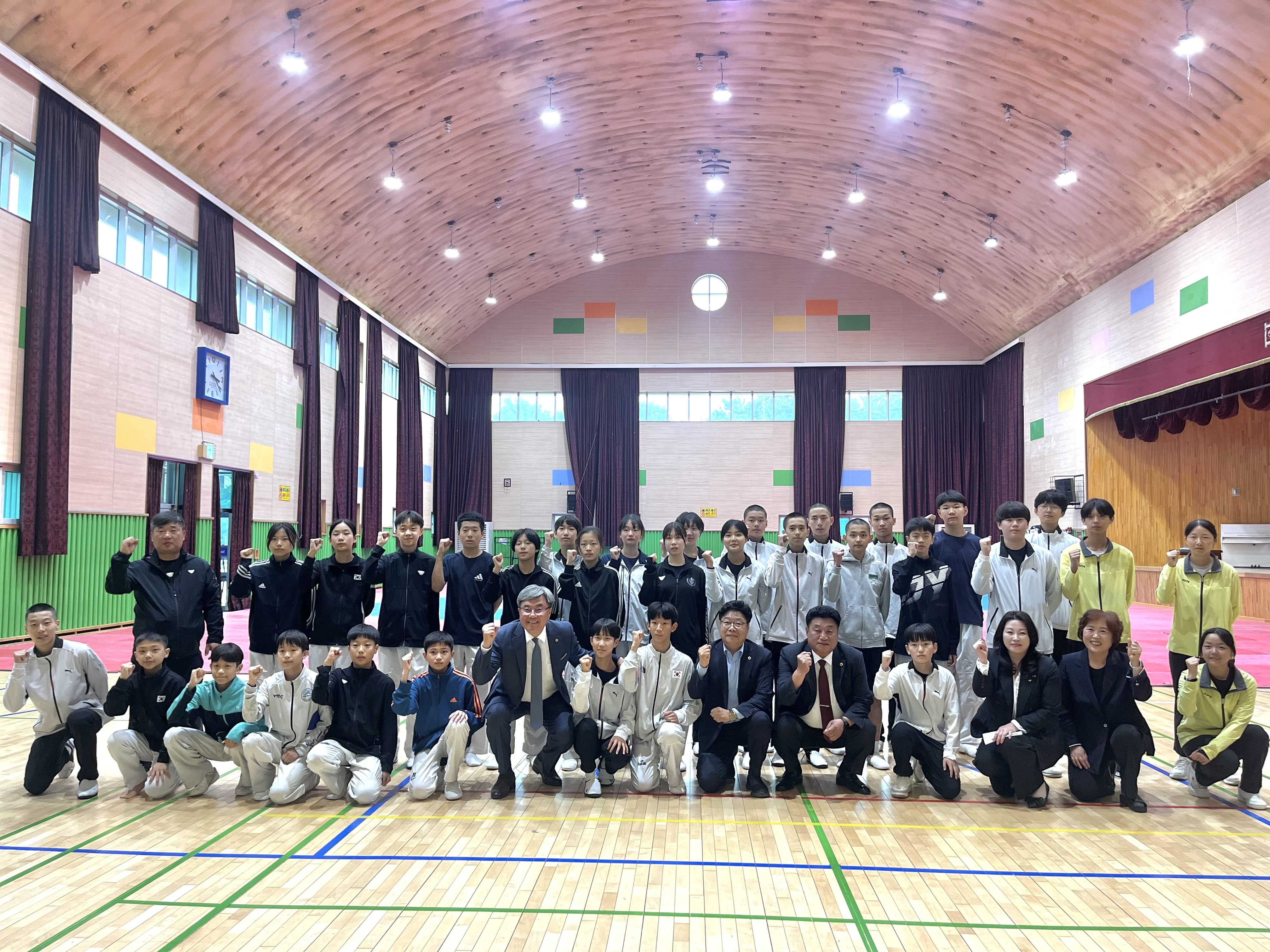 김정일, 박봉순, 박진희 의원, 제54회 전국소년체전 참가 서원중학교 태권도부 학생선수단 격려 - 6
