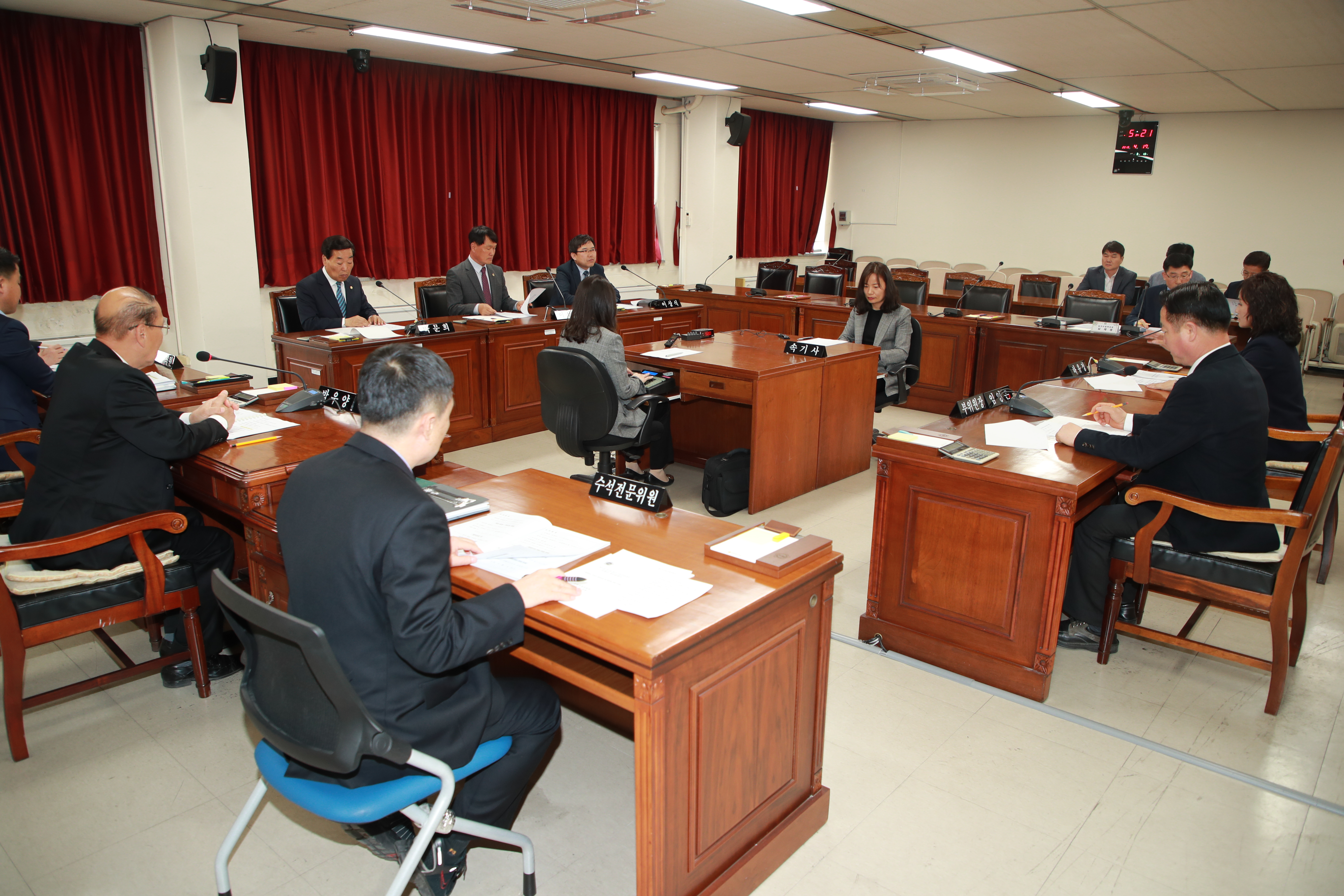 제372회 임시회 제1차 산업경제위원회 활동사진 - 3