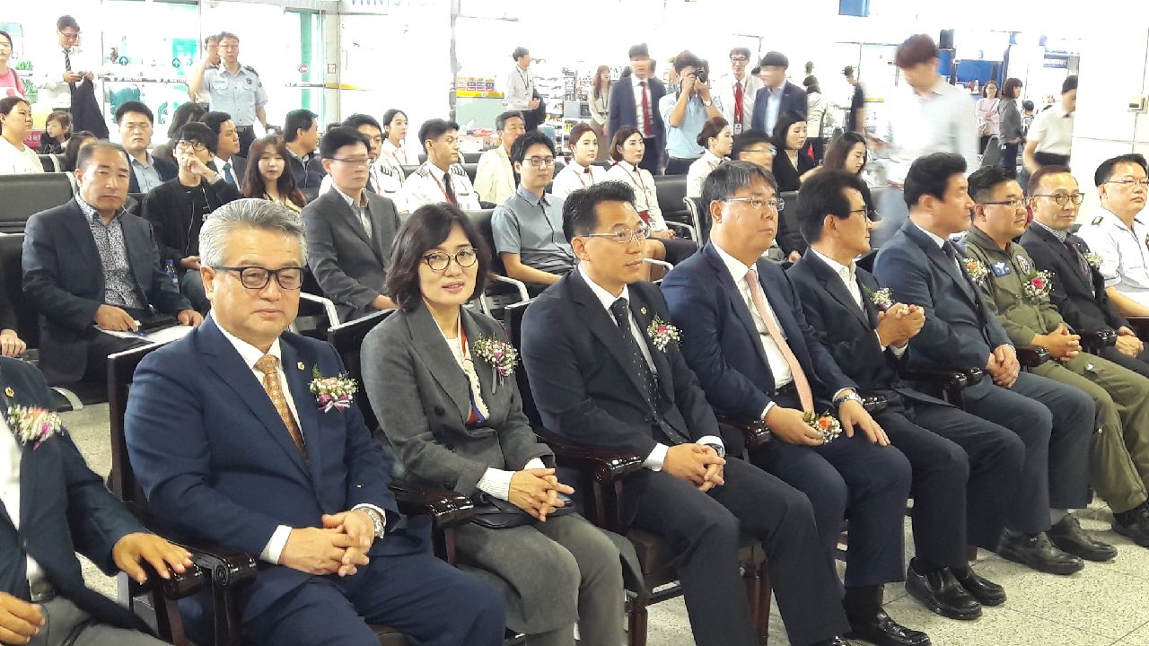 행정문화위원회(허창원, 송미애 의원) 이스타항공 신규 취항식 참석 - 3