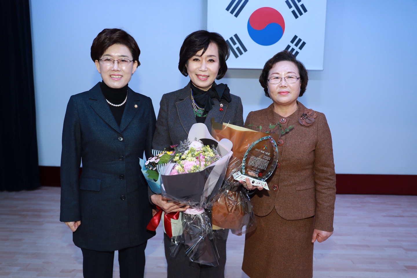 김양희 도의장, 충북여성단체협의회 선정 여성1호상 수상 - 1