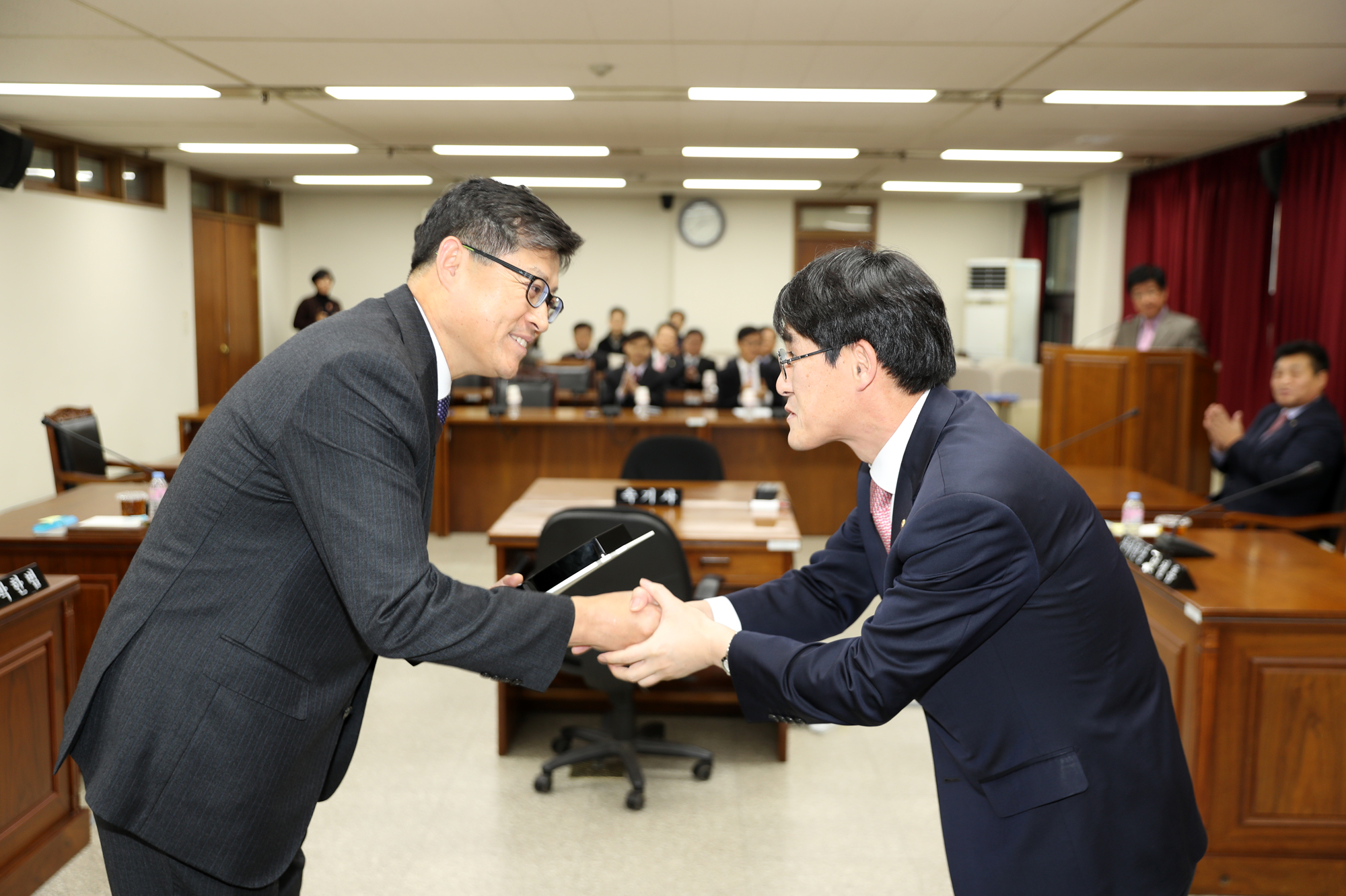 행정문화위원회, 2016년 행정사무감사 피감 우수부서 공보관 선정 표창 - 1