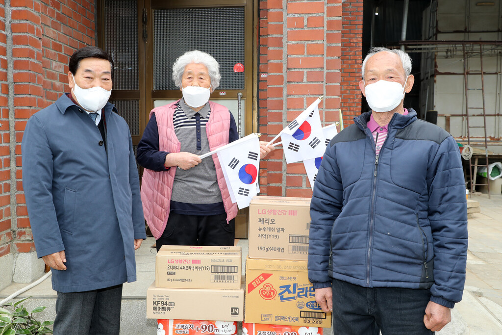 박문희 의장 102주년 3.1절 맞아 독립유공자 후손 위문 - 3