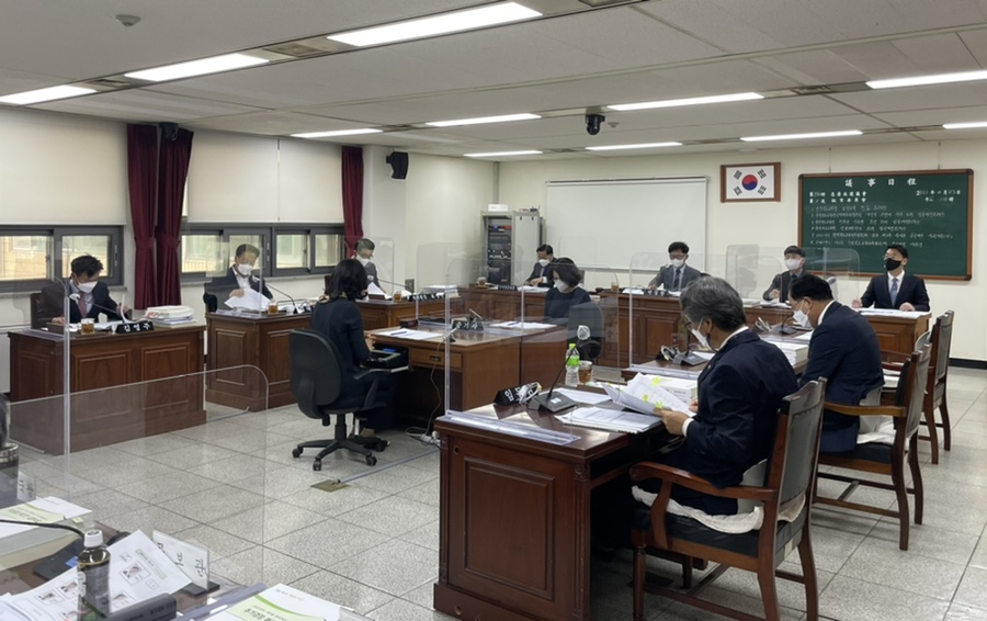 제390회 임시회 제1차 교육위 원회 개의 - 1