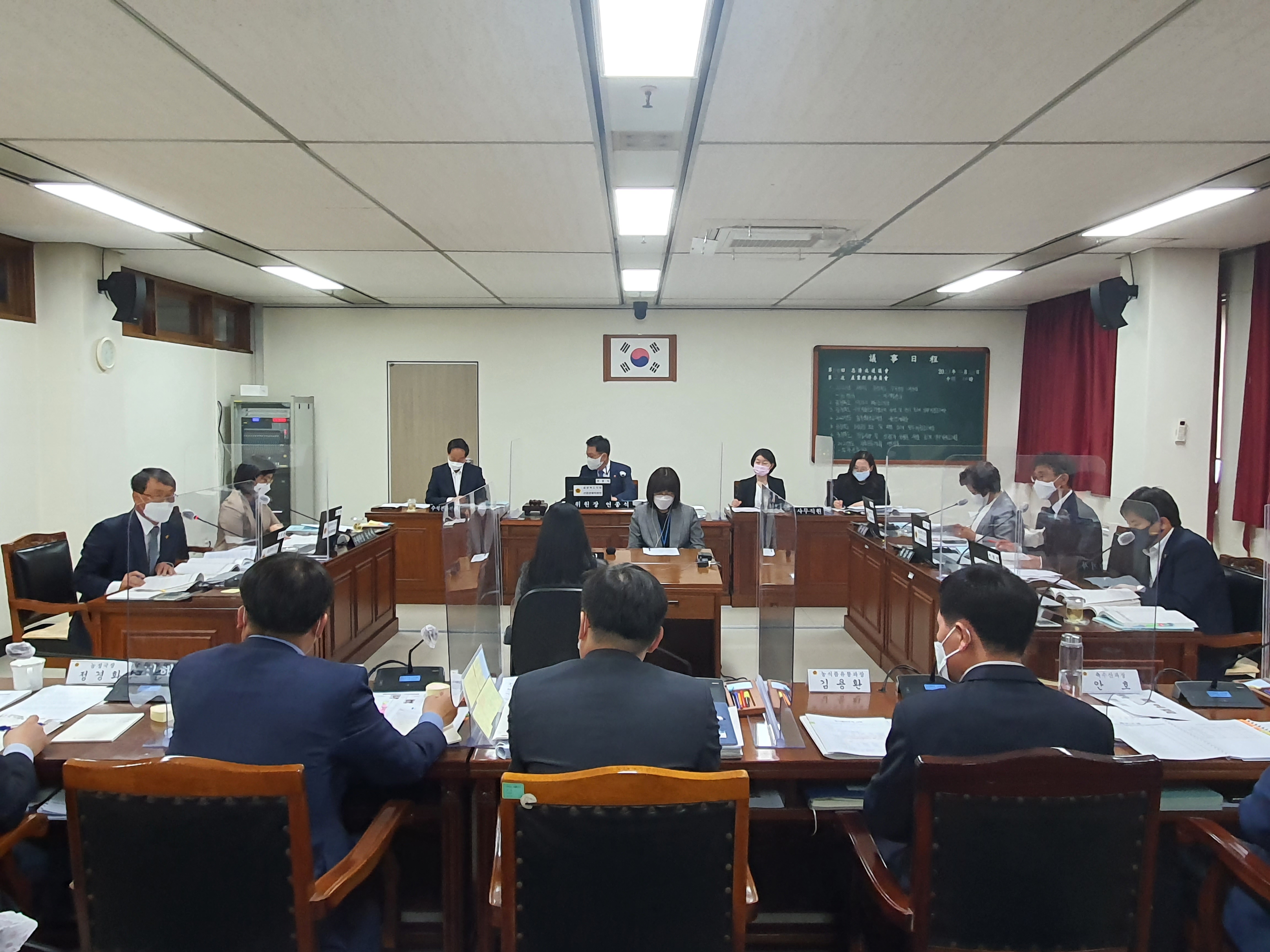 제390회 임시회 제2차 산업경제위원회 개의 - 1