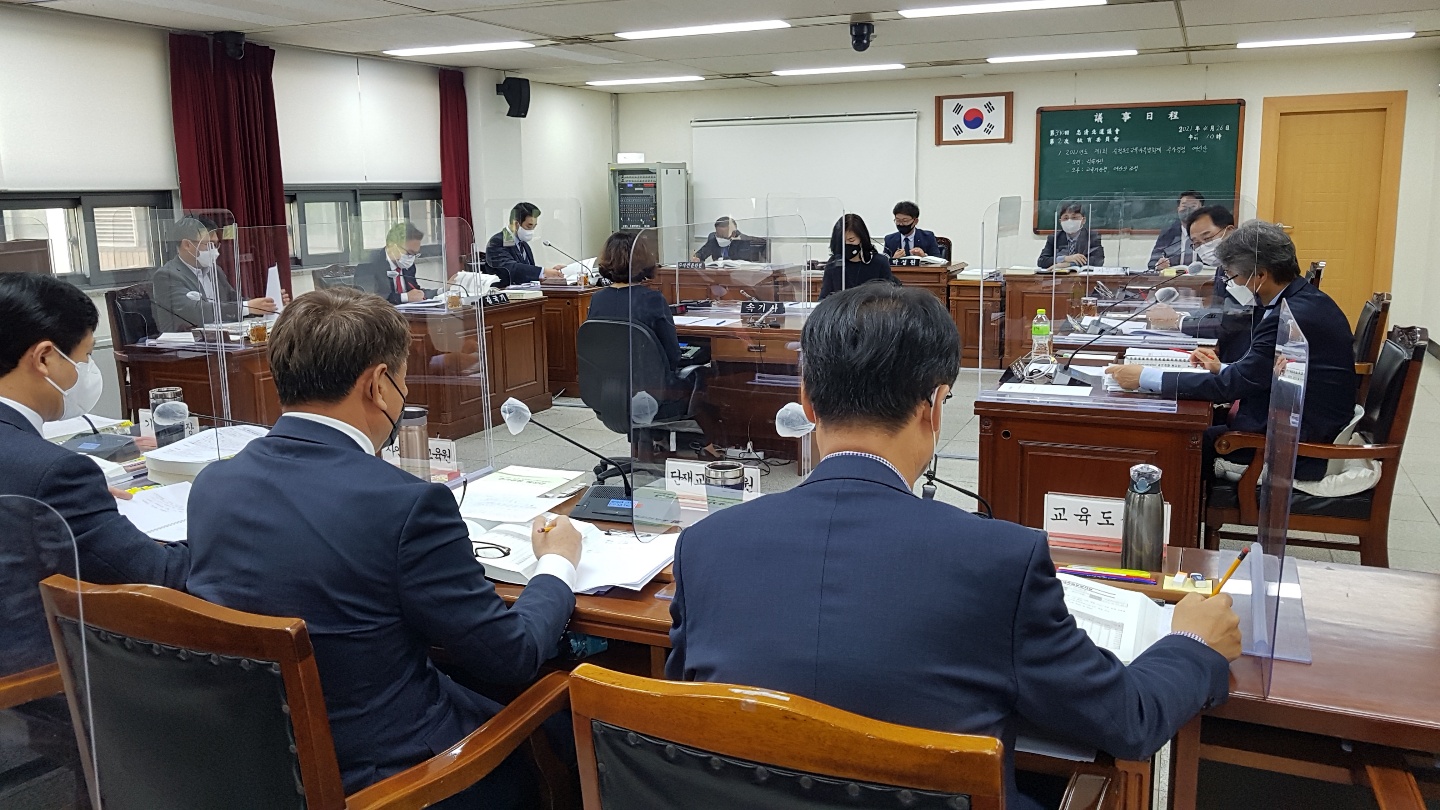 제390회 임시회 2차 교육위원회 개의 - 1