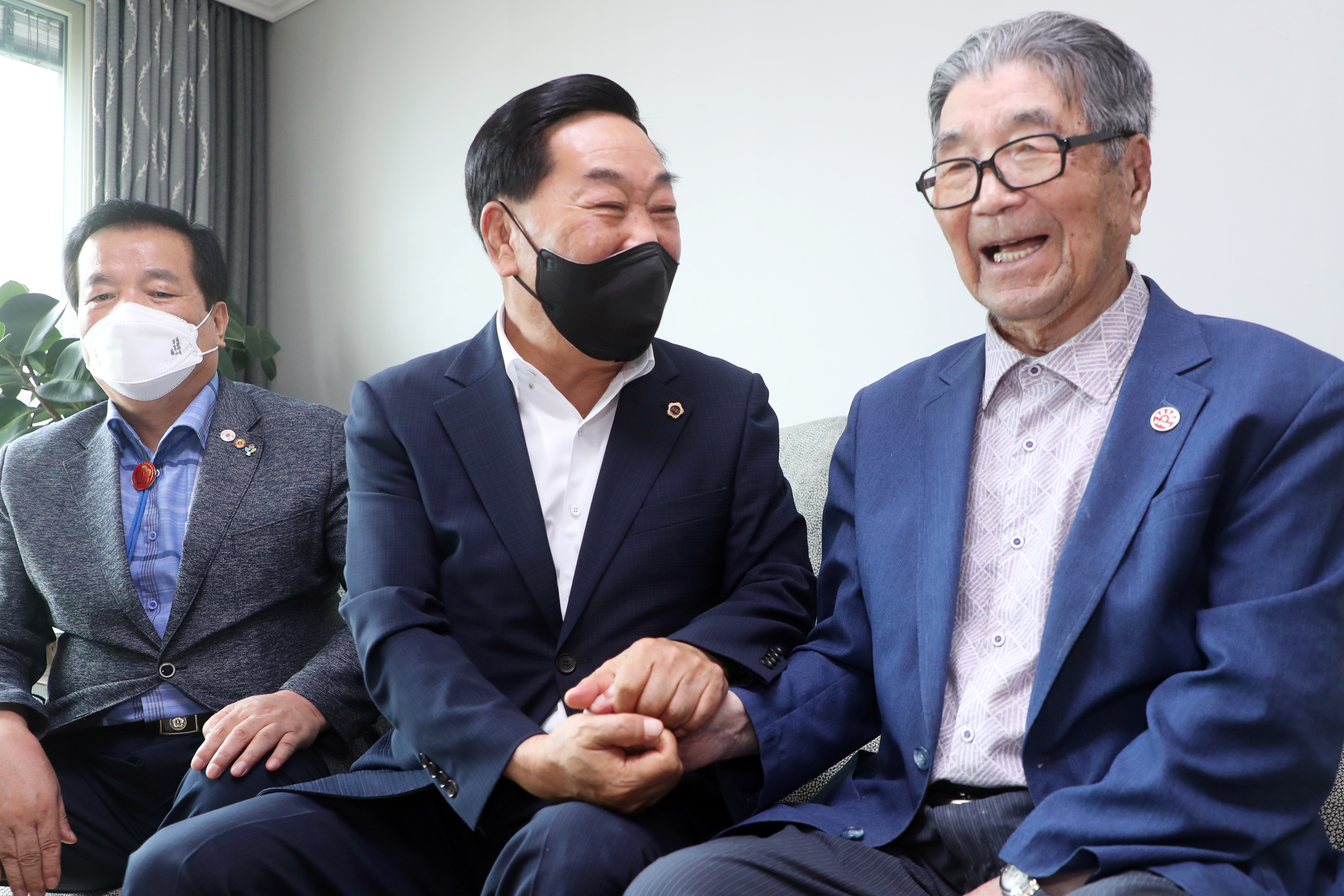 박문희 충북도의장, 애국지사 위문해 감사의 뜻 전달 - 1
