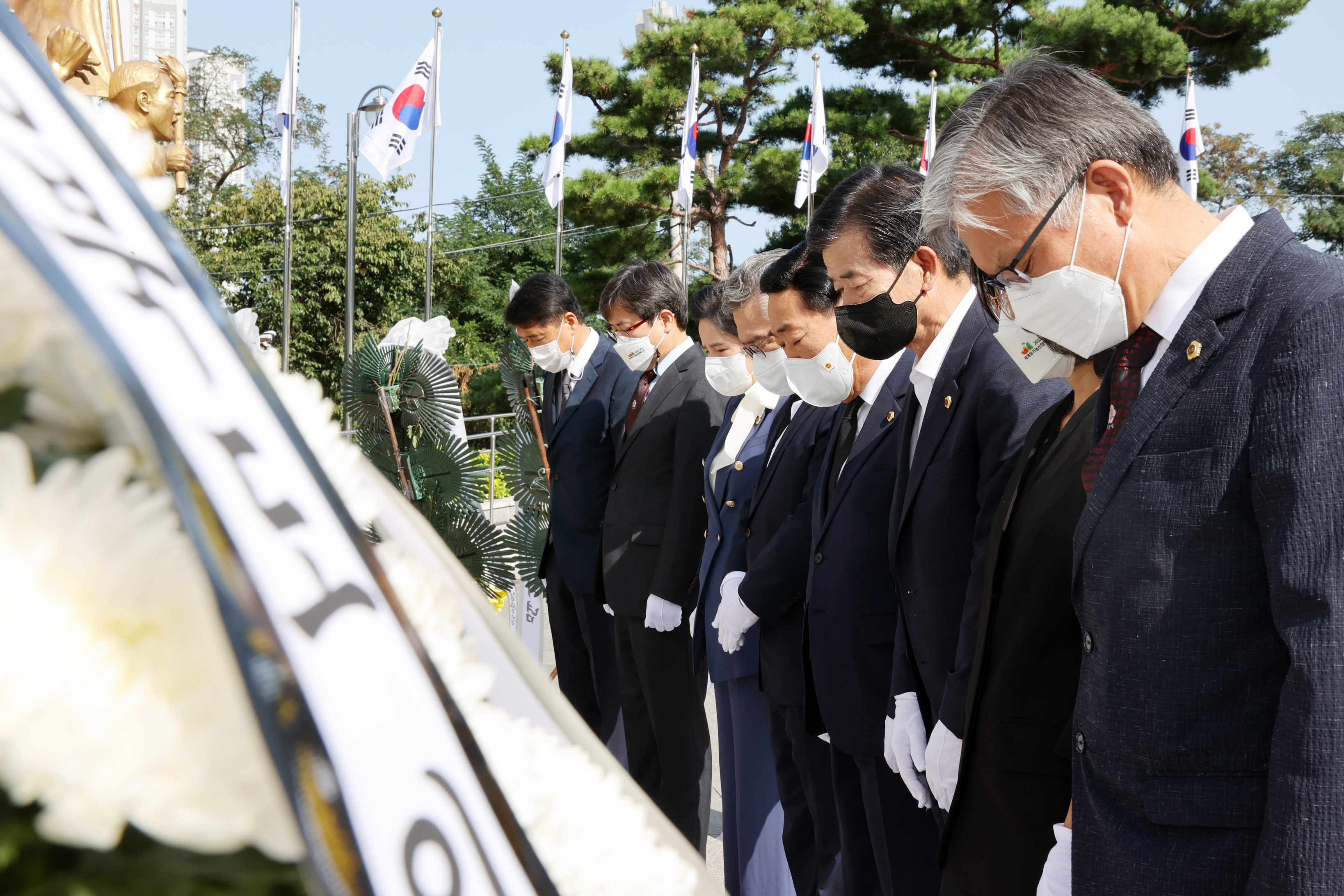 충북도의회, 제76주년 광복절 참배 - 1