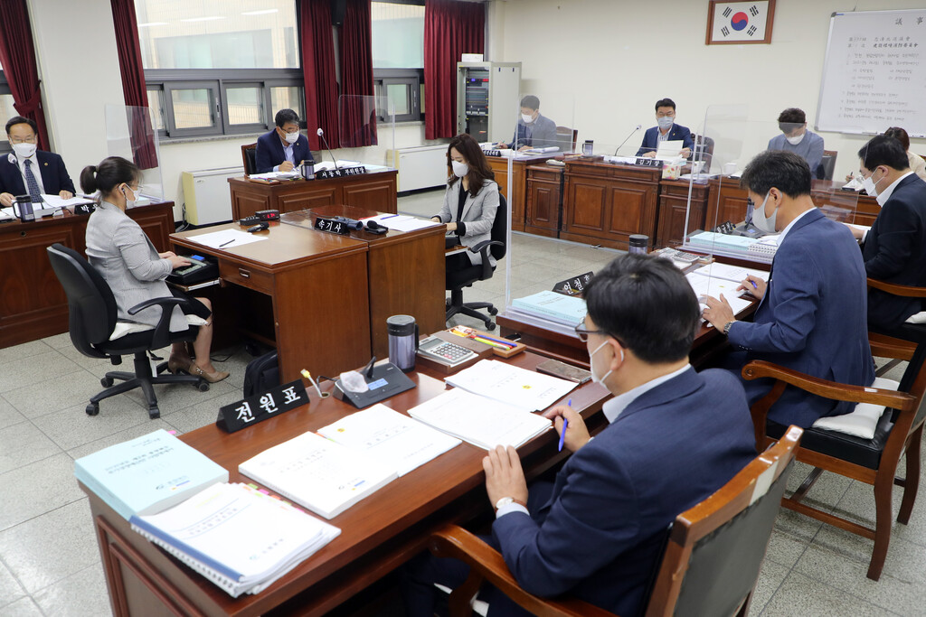 충북도의회 제393회 임시회 제1차 건설환경소방위원회 개최 - 1