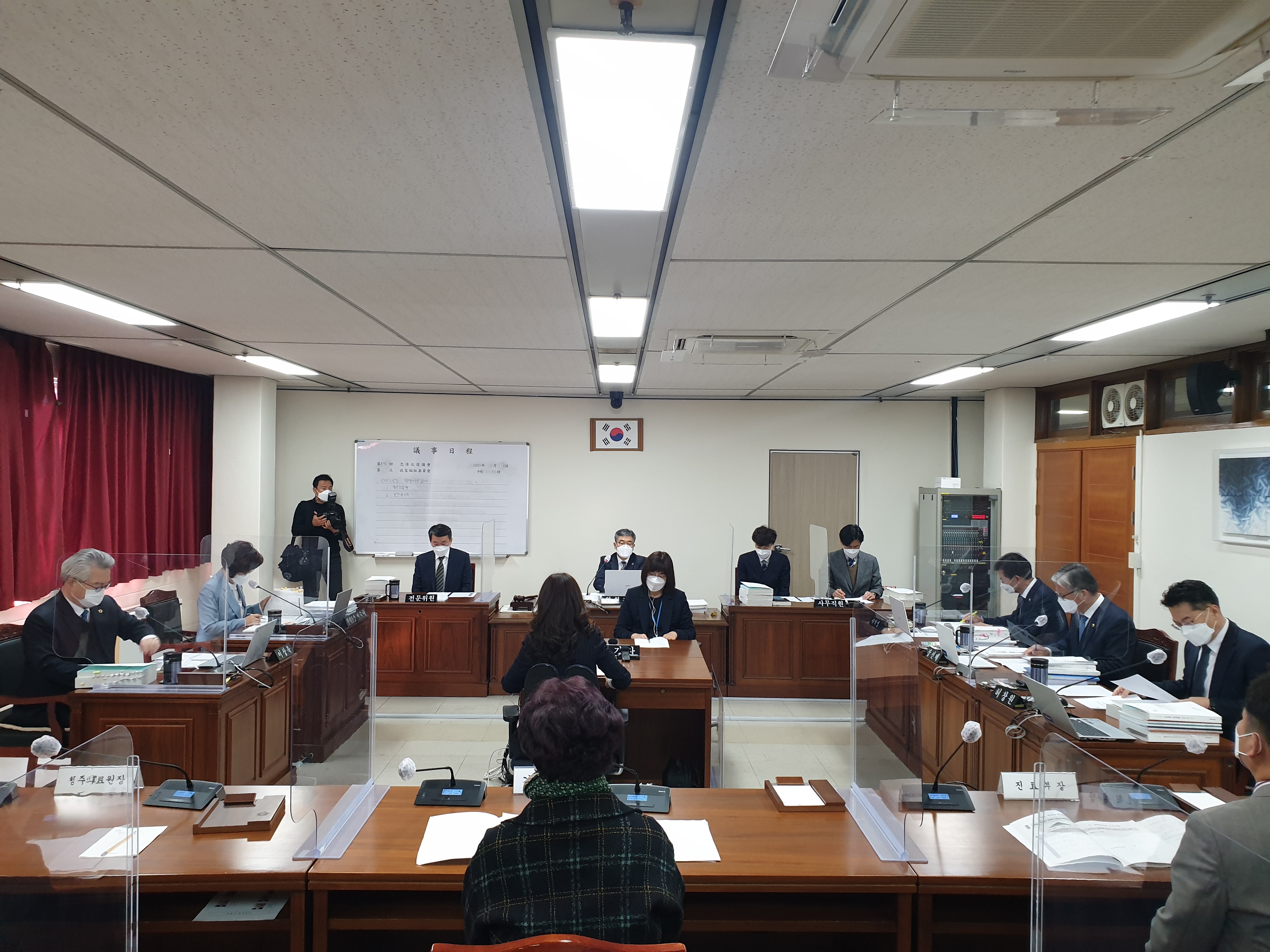 정책복지위원회 청주의료원과 보건복지국 대상 행정사무감사 실시  - 1