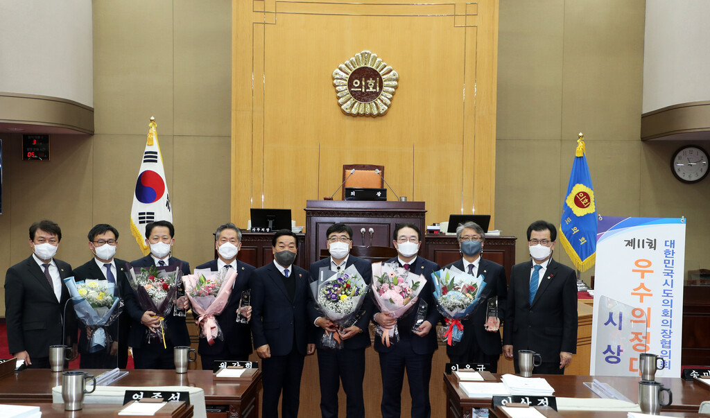 충북도의원 6명, 제11회 우수의정대상 수상! - 1