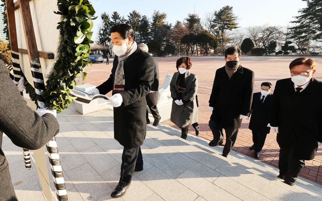 충북도의회, 임인년 새해맞아 충혼탑 참배 - 1