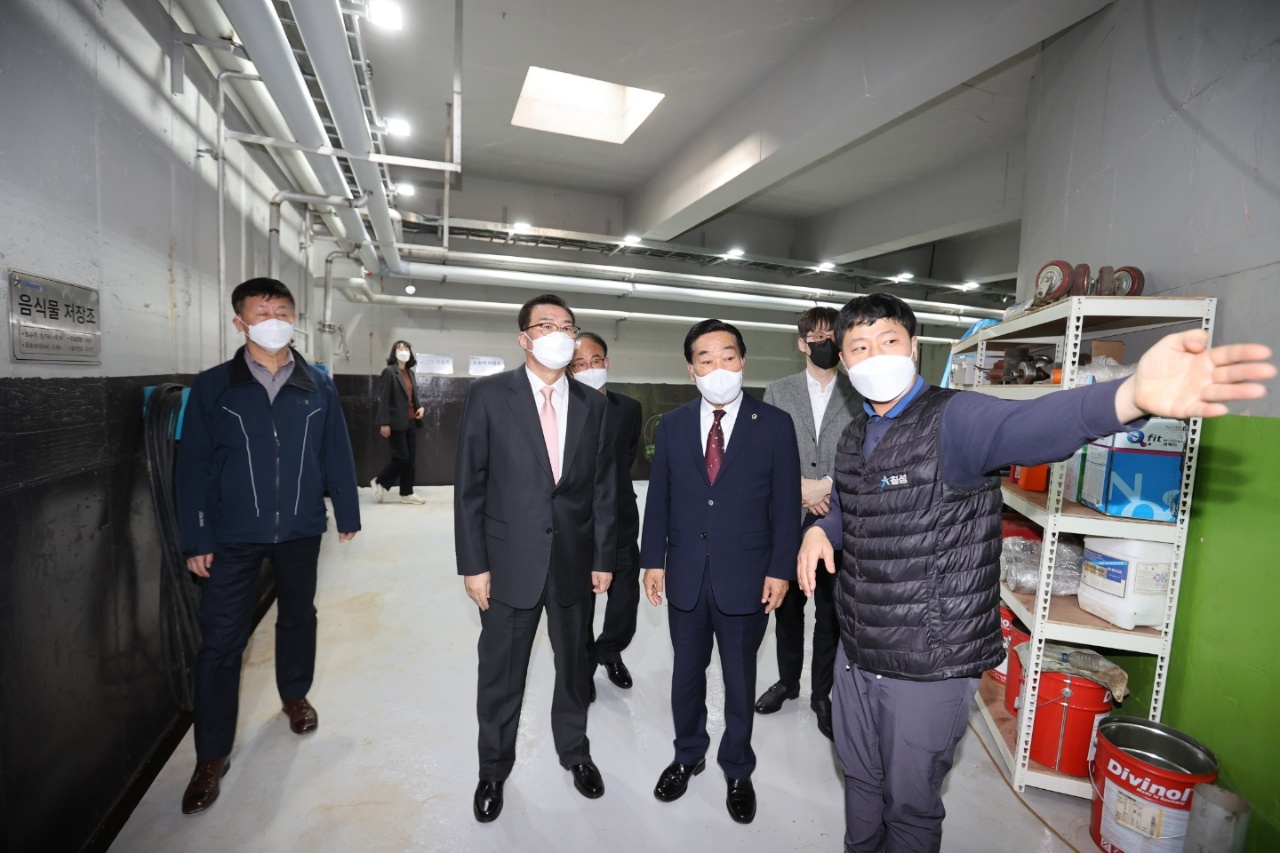 충북도의회 박문희 의장 가축분뇨 에너지화시설 견학 - 1
