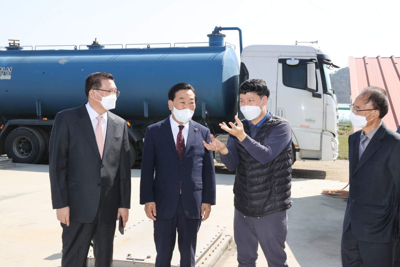 충북도의회 박문희 의장 가축분뇨 에너지화시설 견학 - 2