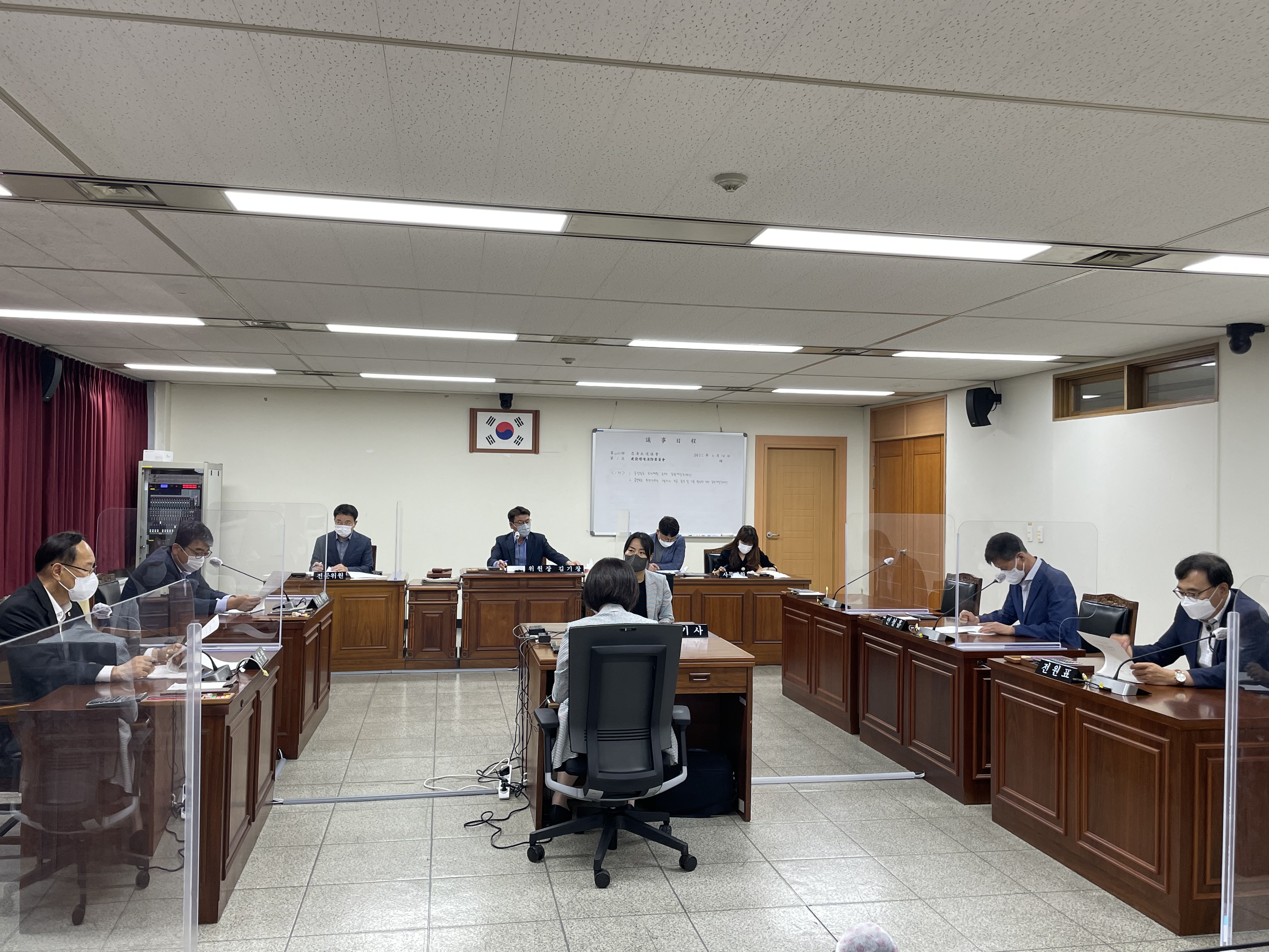 제400회 충청북도의회 임시회 제1차 건설환경소방위원회 개회 - 1