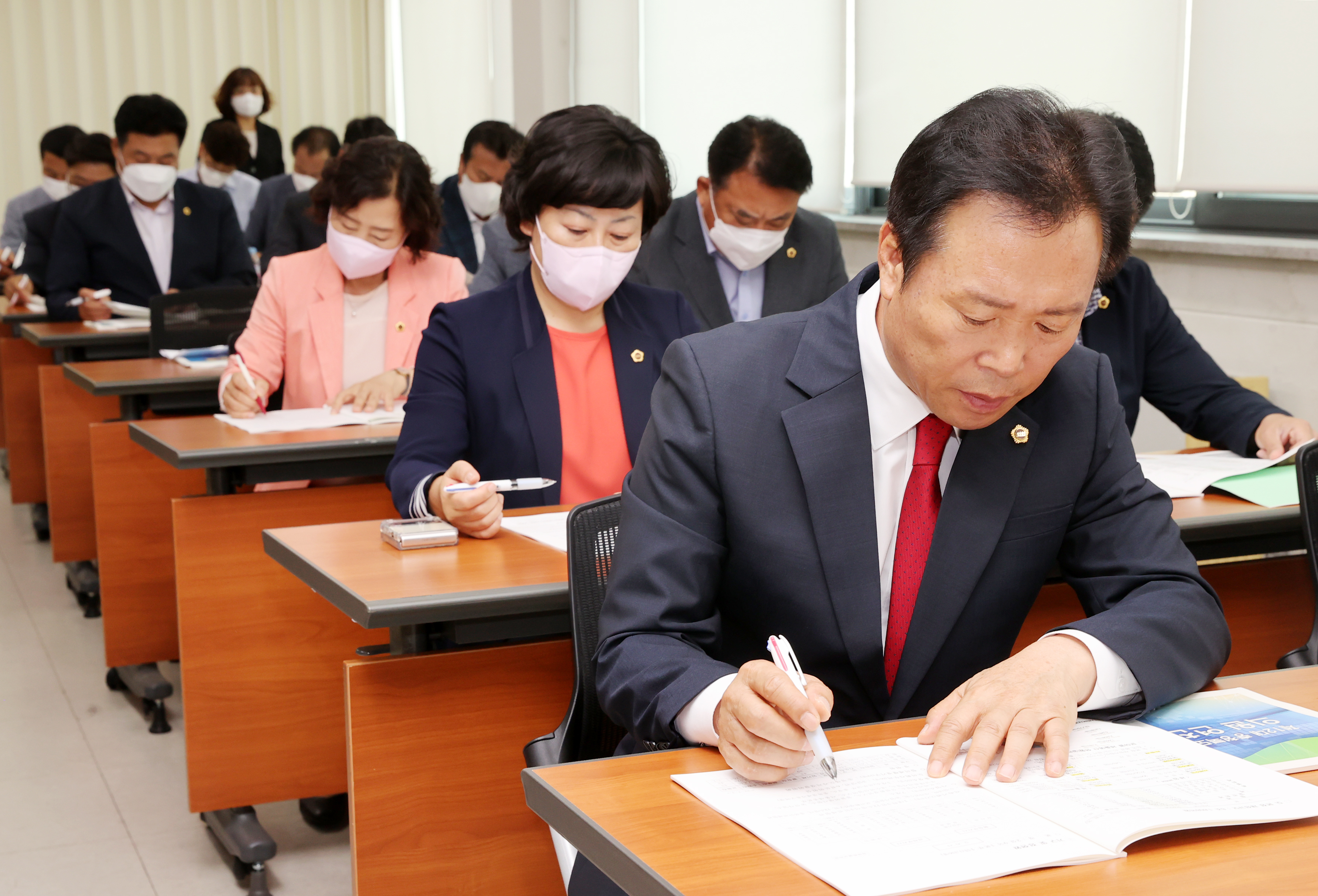 제12대 충북도의회, 의원 역량강화를 위한 발빠른 대처 - 1