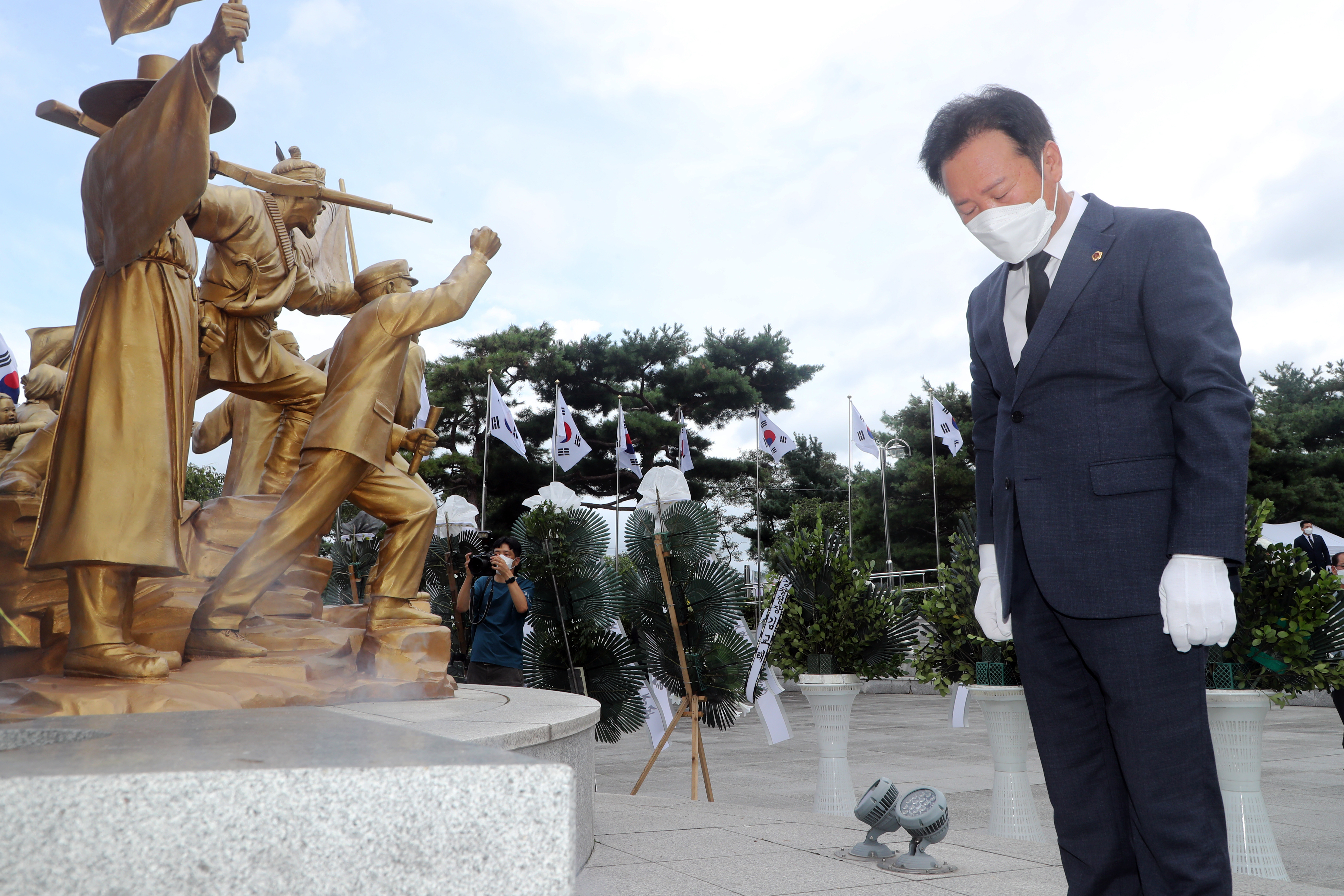 충청북도의회, 제77주년 광복절 참배 - 1