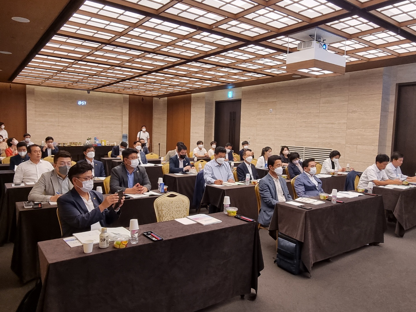 충북도의회 운영위예결특위 연찬회 개최 - 1