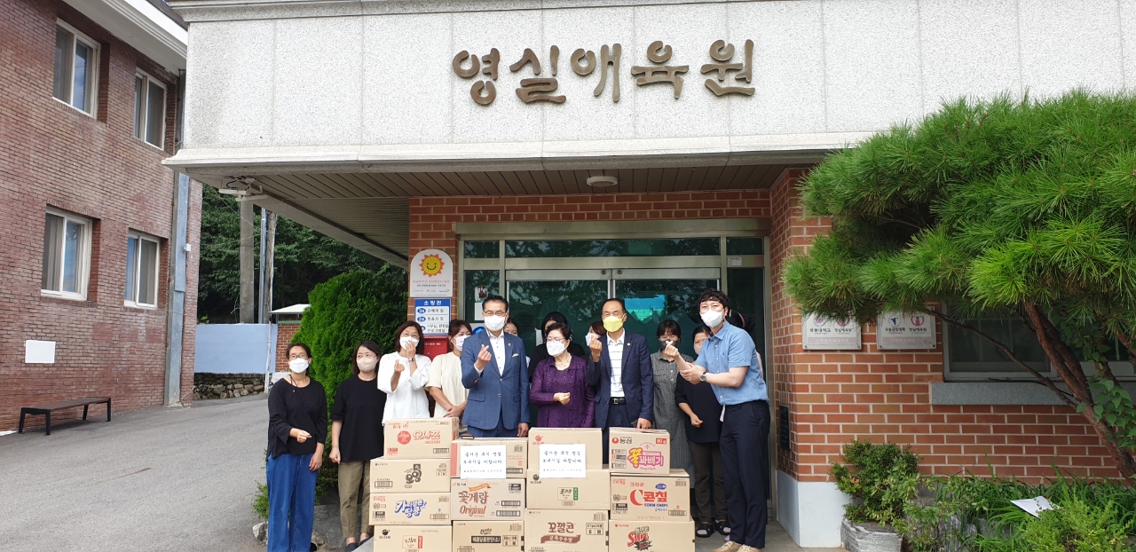 교육위원회, 사회복지시설 찾아 위문품 전달 - 2
