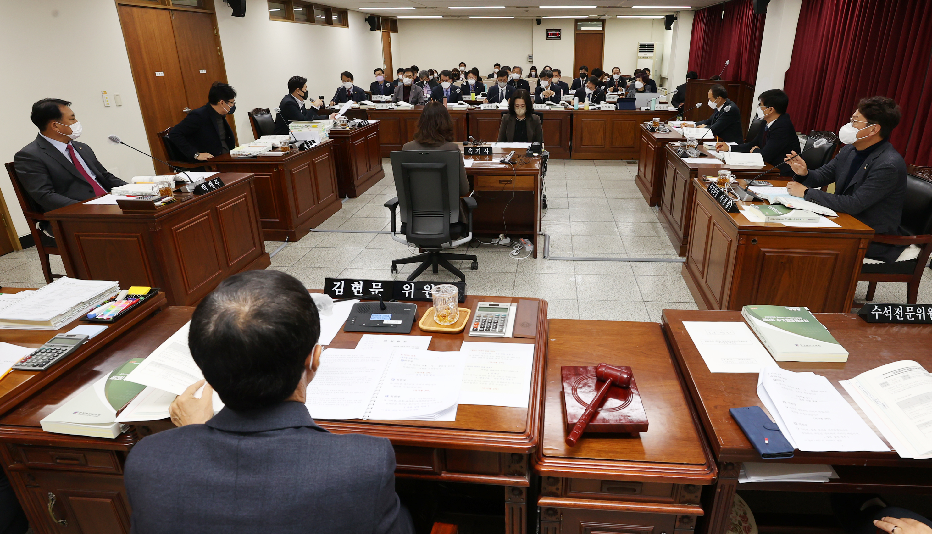 교육위원회 제405회 정례회 제4차 교육위원회 개회(제2회 추경예산안 원안가결) - 1