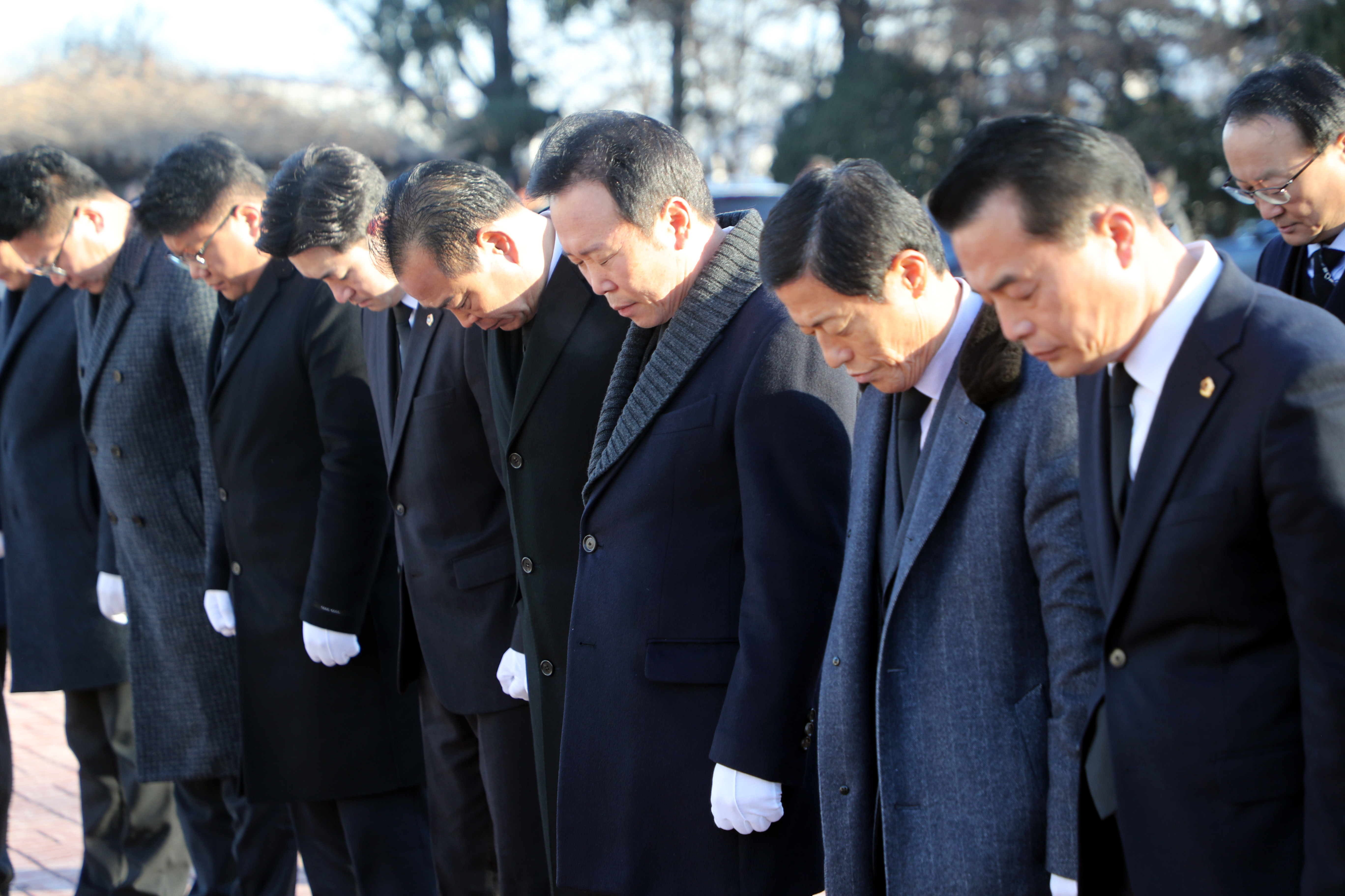 충청북도의회, 충혼탑 참배와 시무식으로 계묘년 시작 - 3