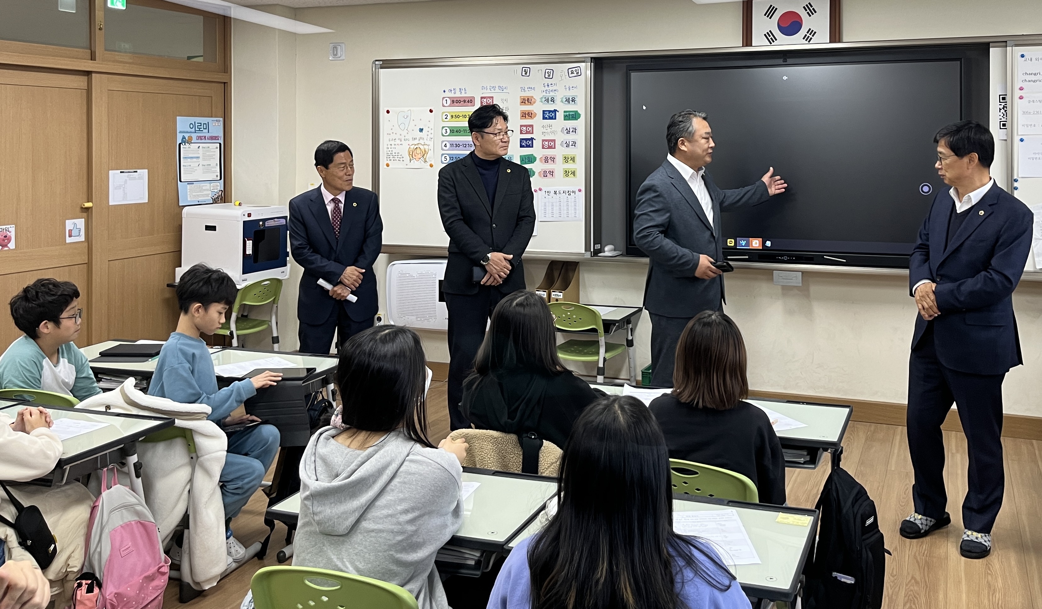 교육위 창리초교 방문 학생 스마트기기 사용 확인 - 1