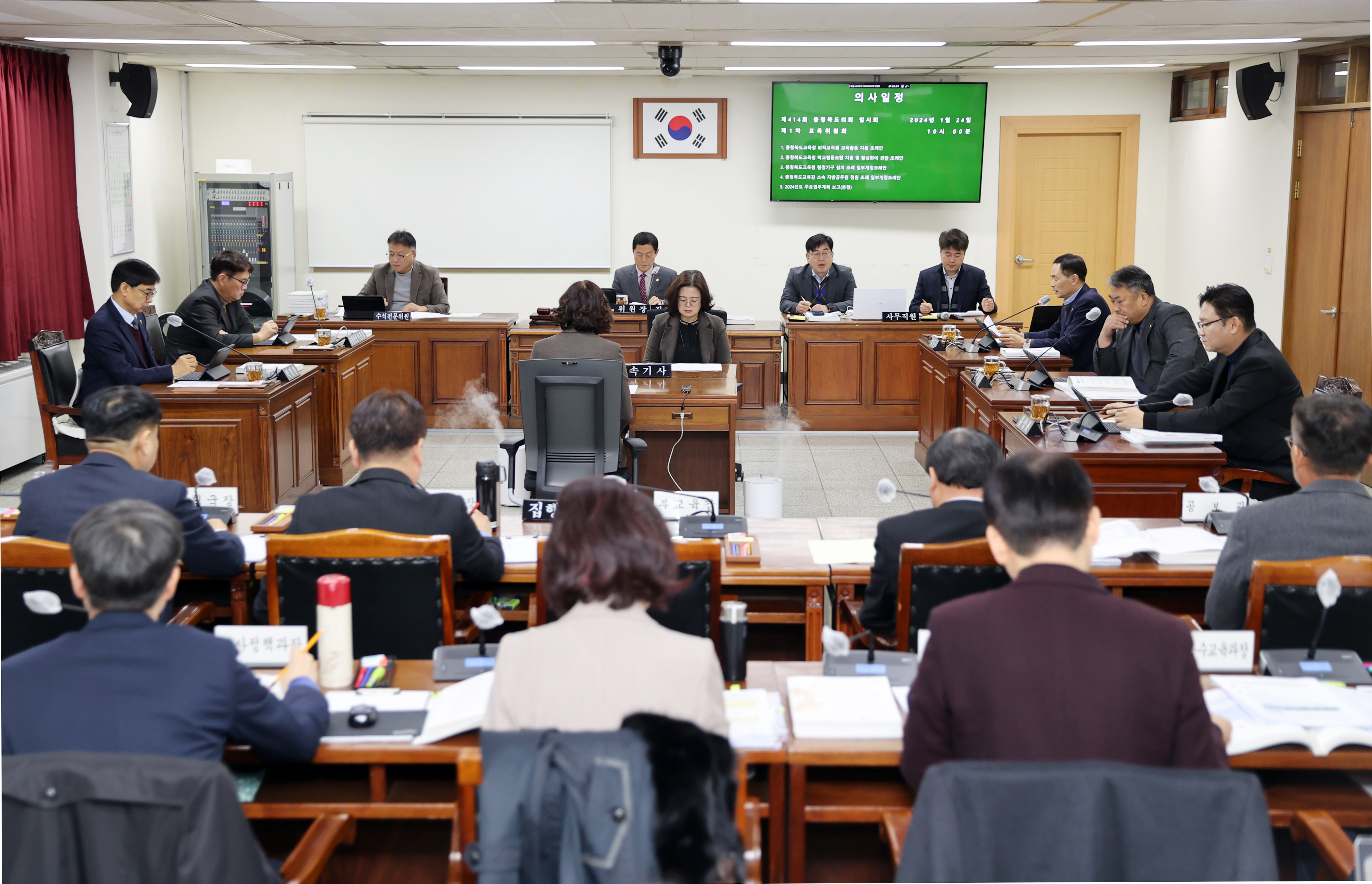 교육위 퇴직교직원 교육활동·학교협동조합 운영 지원 근거 마련 - 1