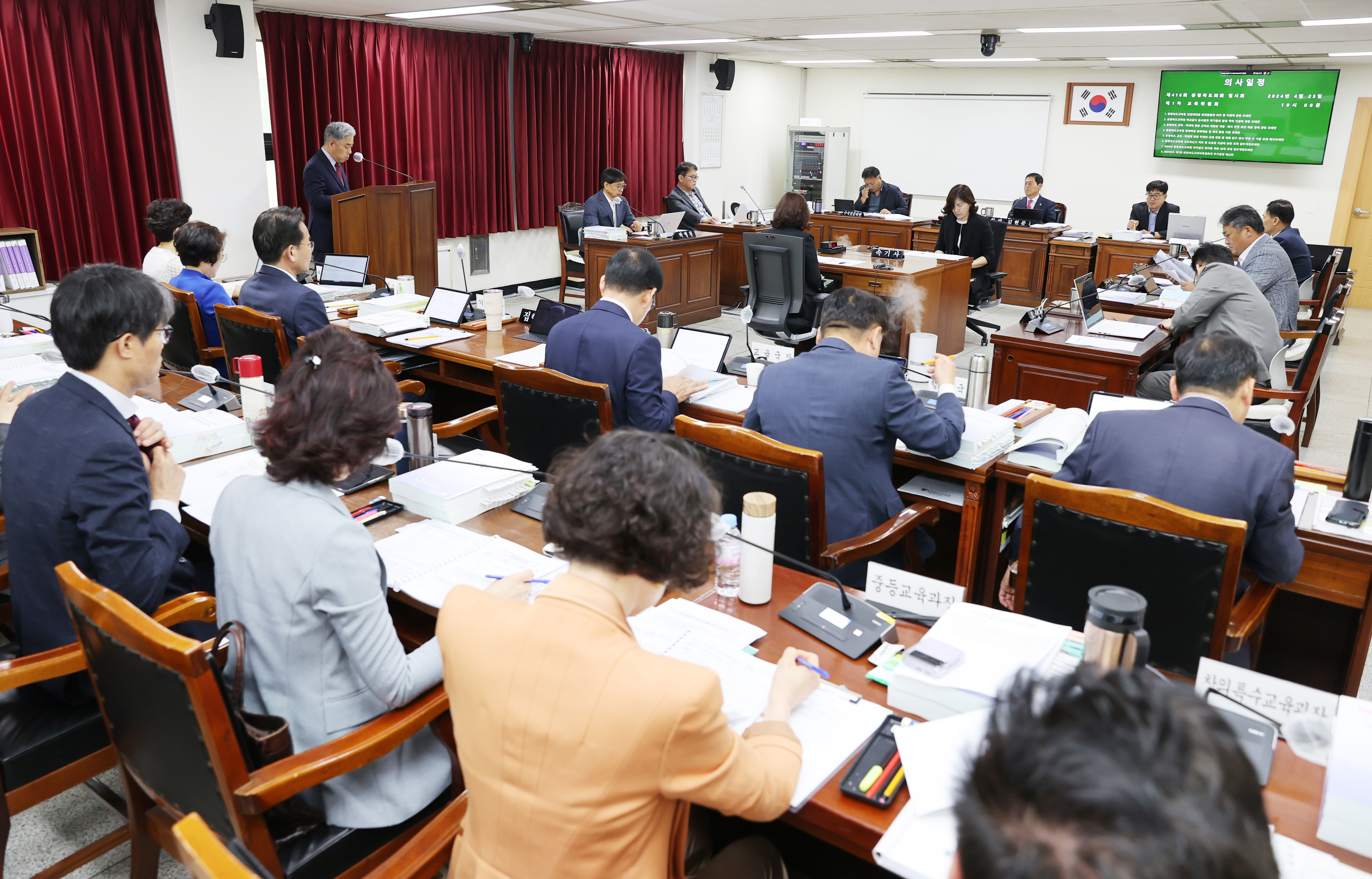 교육위  ‘방연물품 비치’  등 의원발의 조례안 5건 원안 가결 - 1