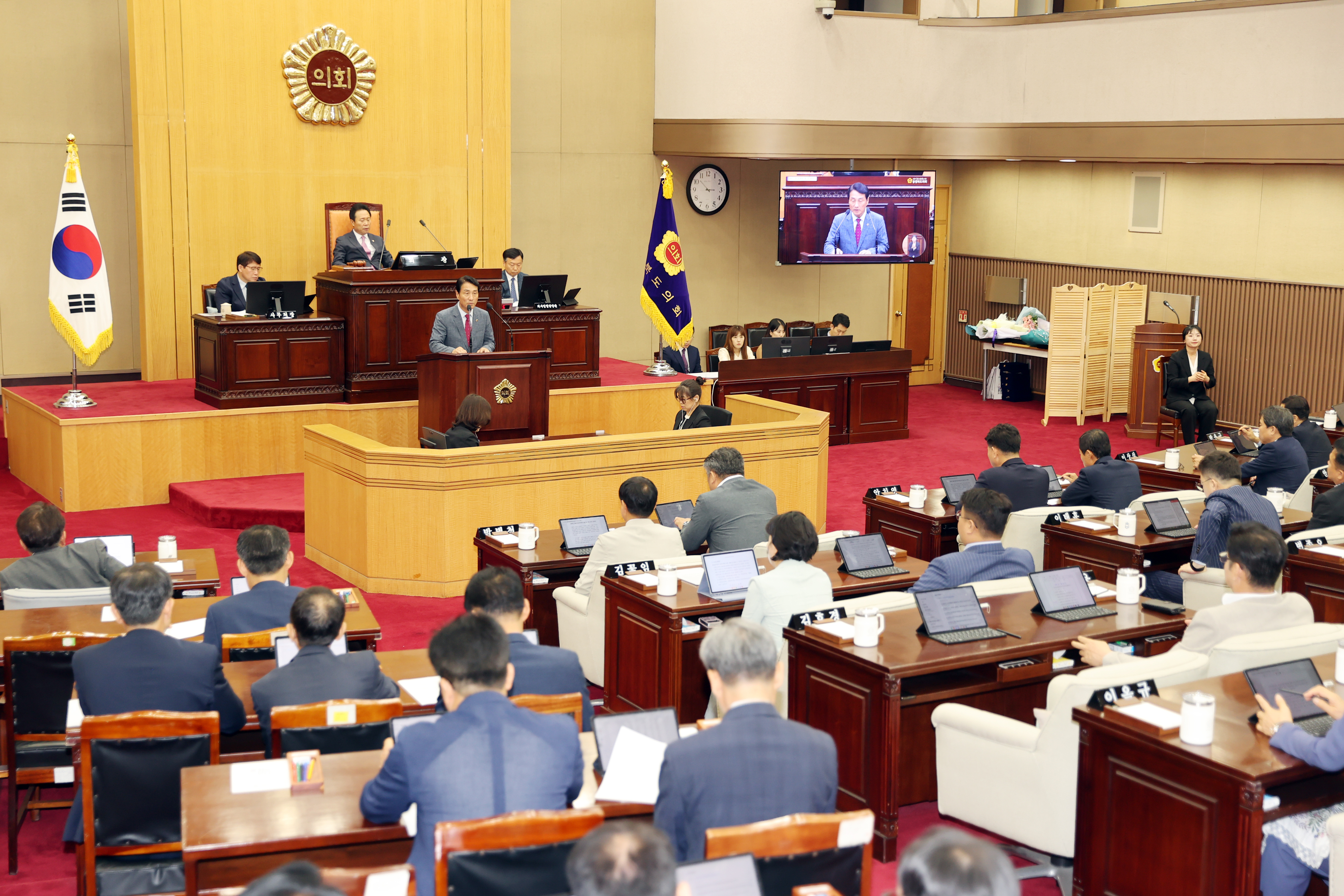 도의회  ‘충청권 특별지방자치단체 출범 건의안’  채택 - 1