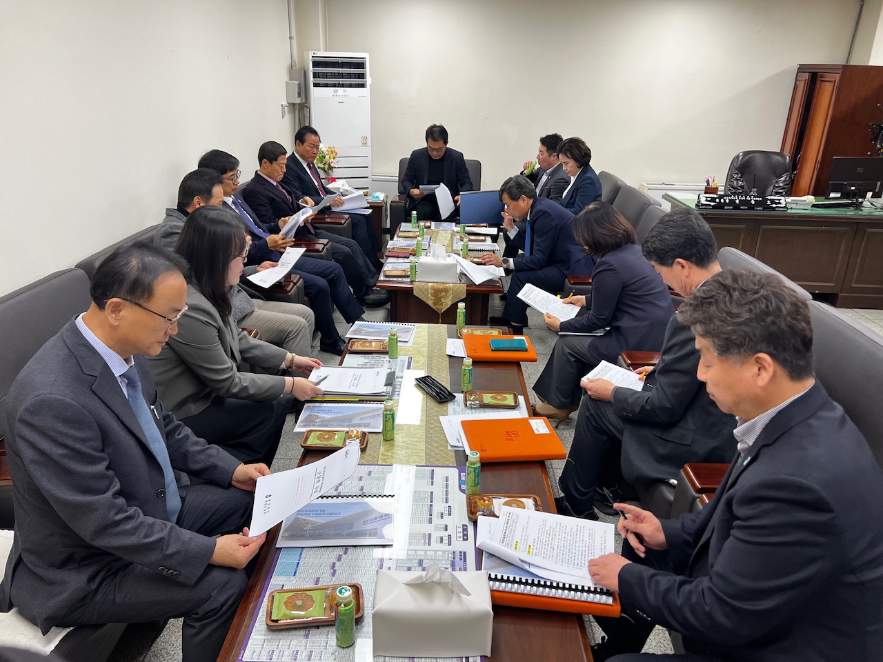 청주공항특위 청주공항개발 종합계획 및 특별법안 일정 논의 - 1
