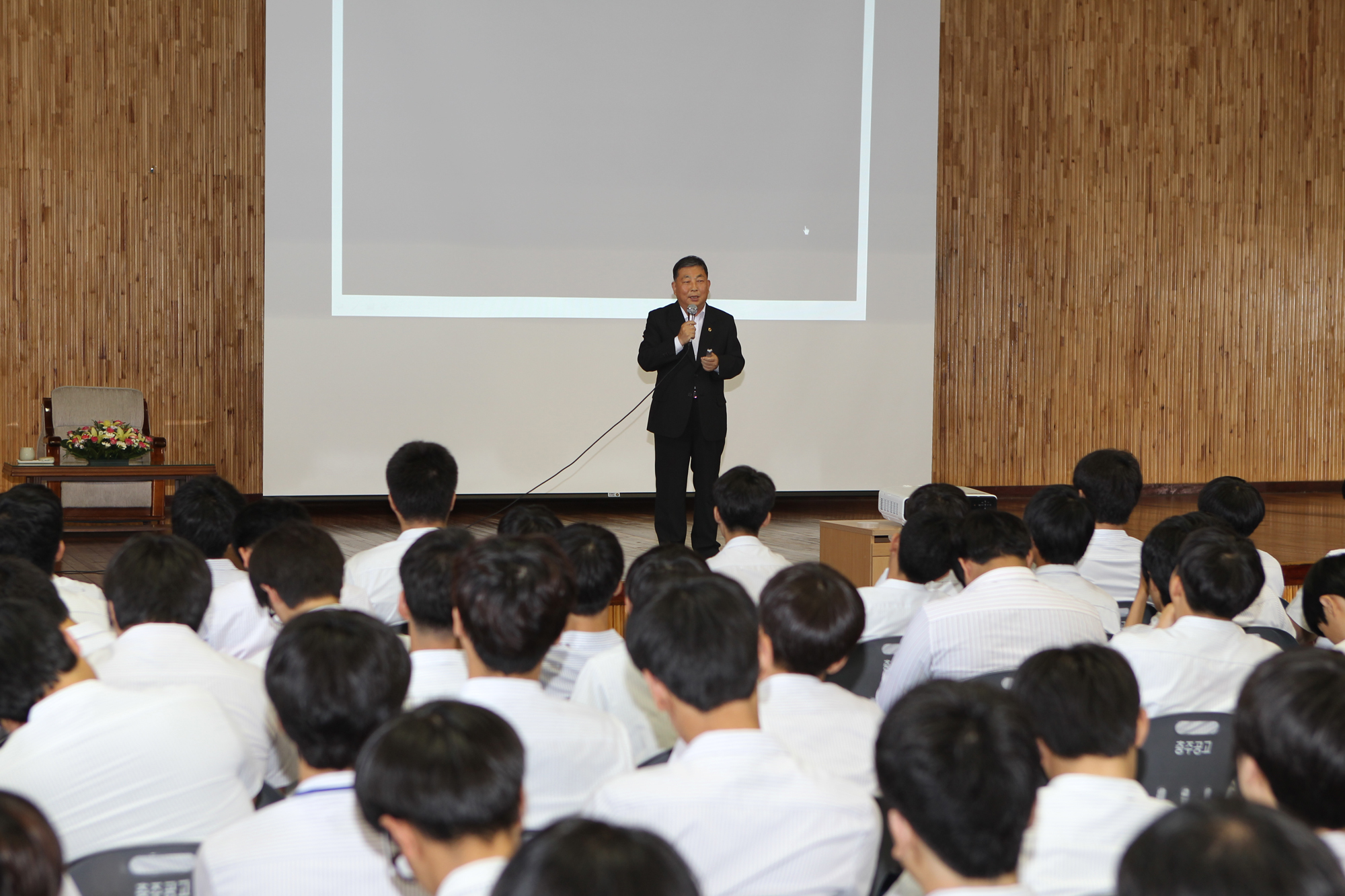 충북도의회 이언구 의장, 충주공고 학생 대상 특강 - 2