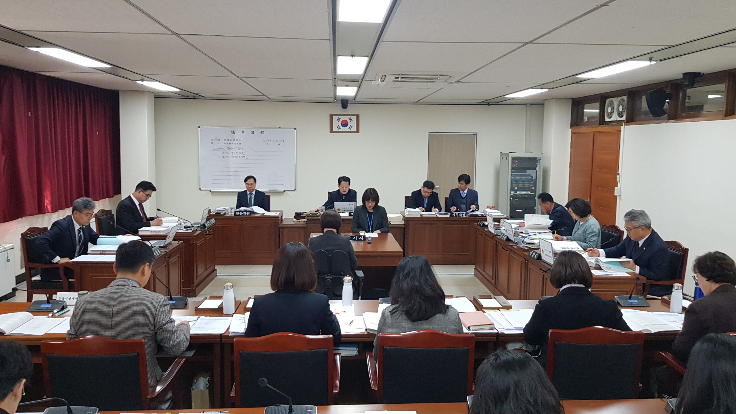 정책복지위원회 충북여성재단, 여성가족정책관실 대상 2019년도 행정사무감사 실시  - 1