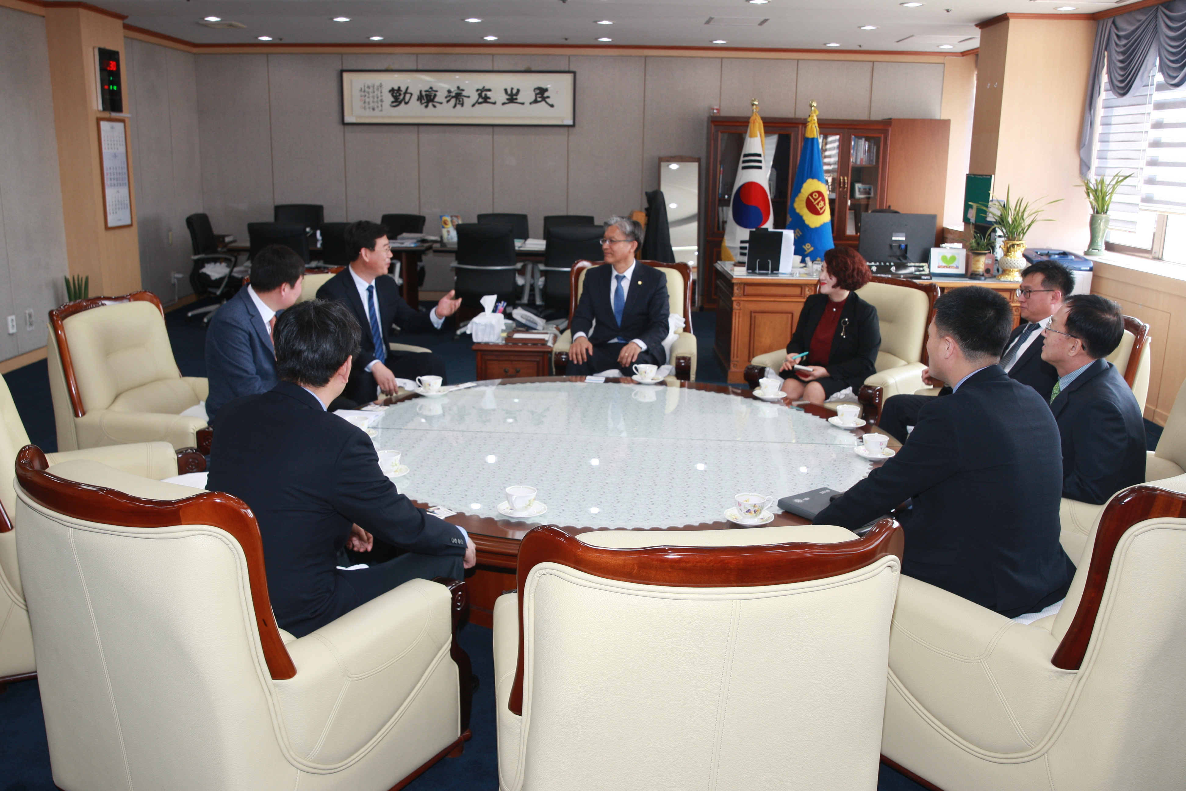 중국 위해국제공항 대표단, 정기노선 취항 협의 관련 도의회 방문 - 2