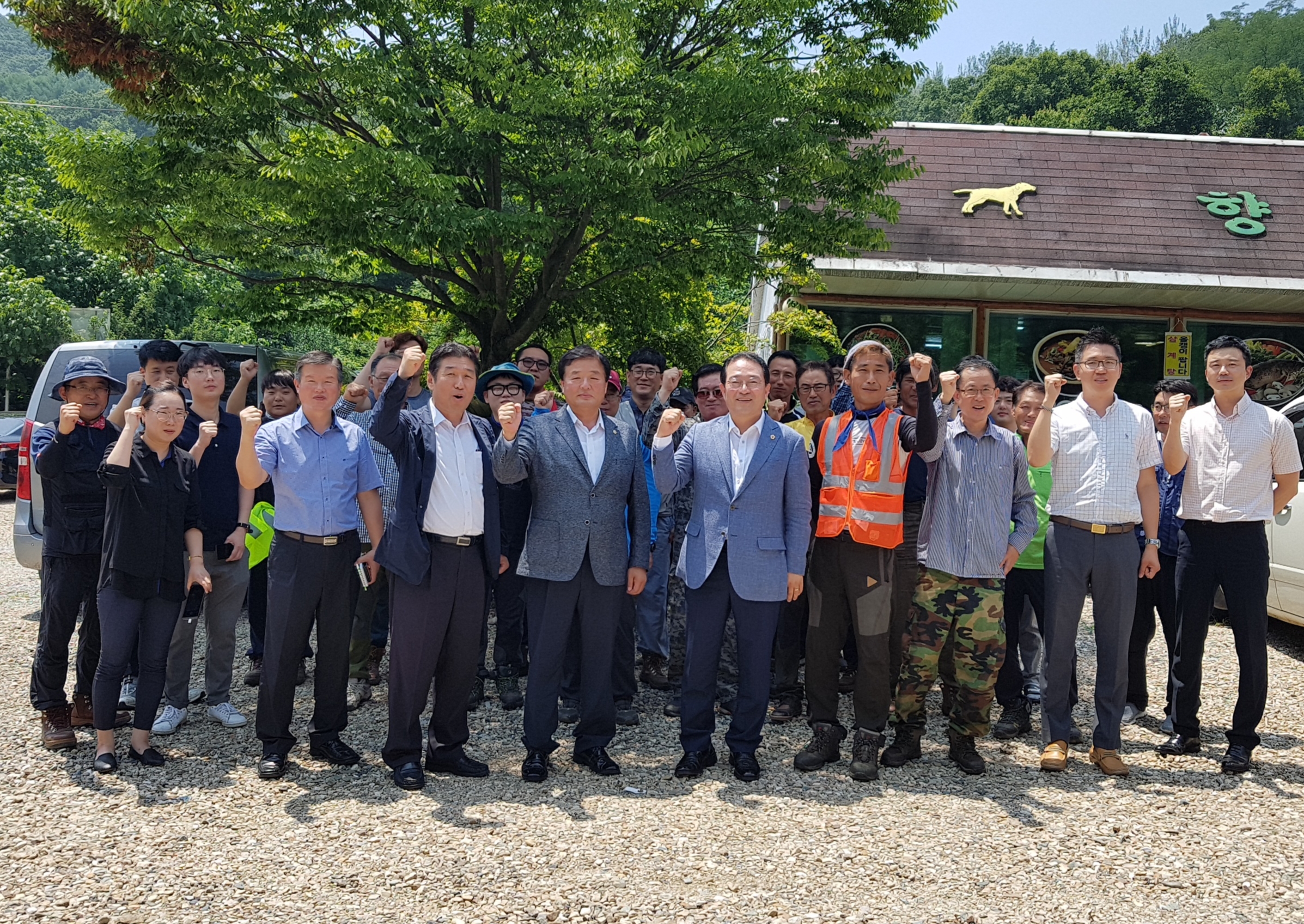 황규철 부의장, 도로관리사업소 옥천지소 도로보수원 등 격려 - 1