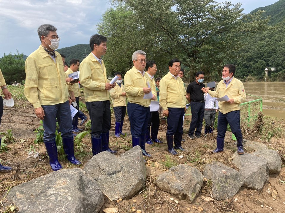 박문희 도의장, 남부지역 침수피해지역 현장 방문 - 3