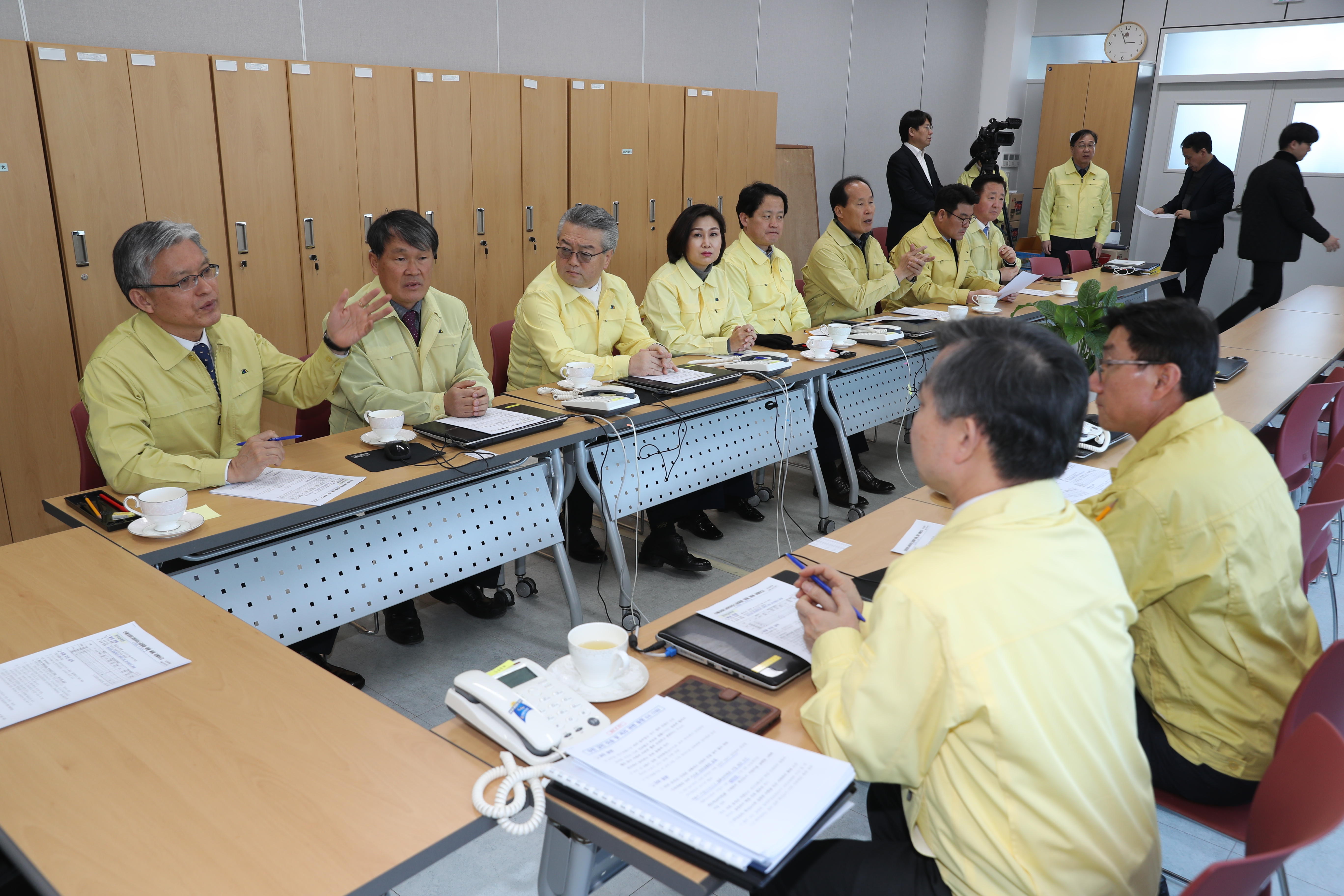 충북도의회 신종코로나바이러스감염증 대응 현장상황실 격려 방문 - 1