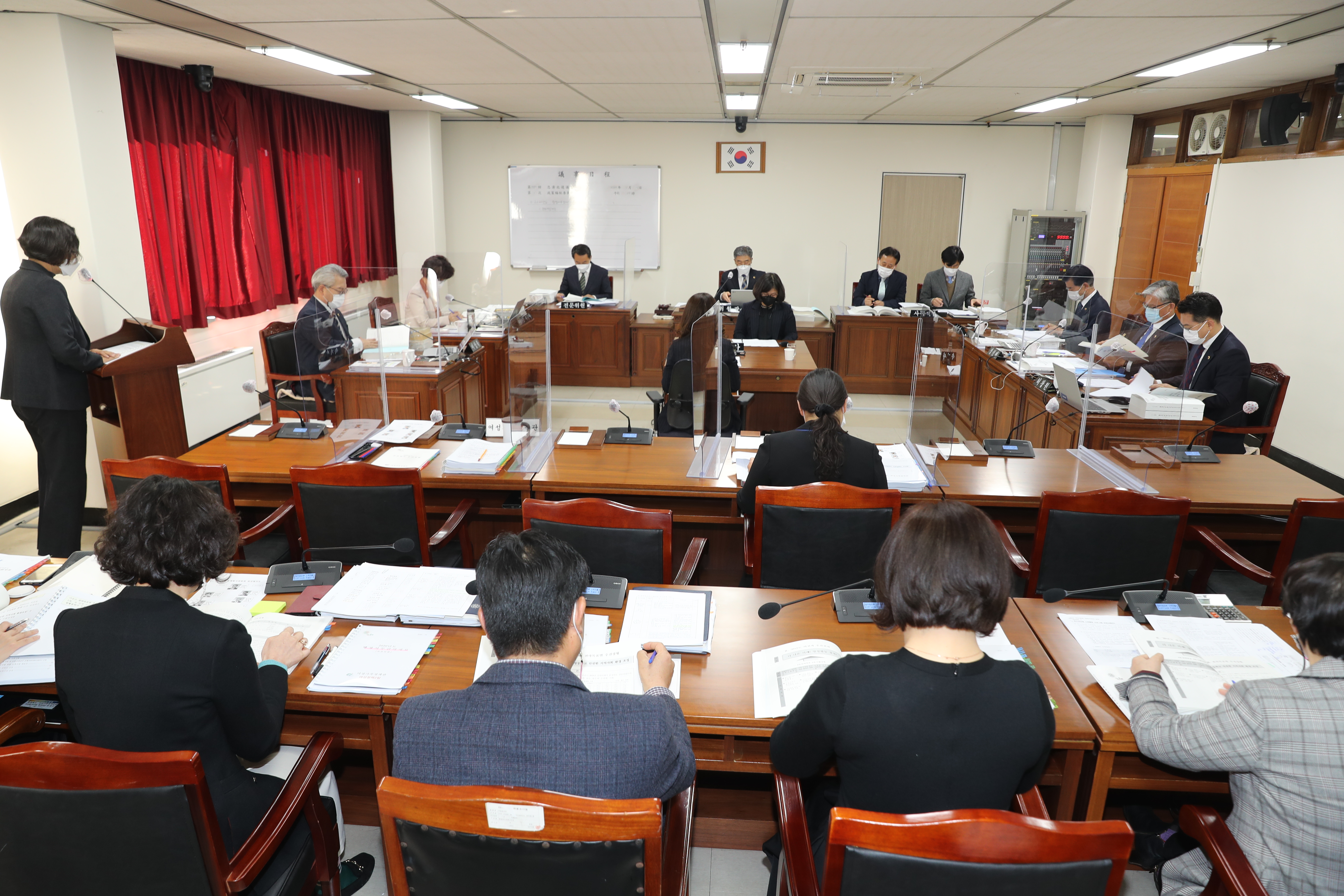 정책복지위원회 행정사무감사 실시(충북여성재단, 여성가족정책관) - 1